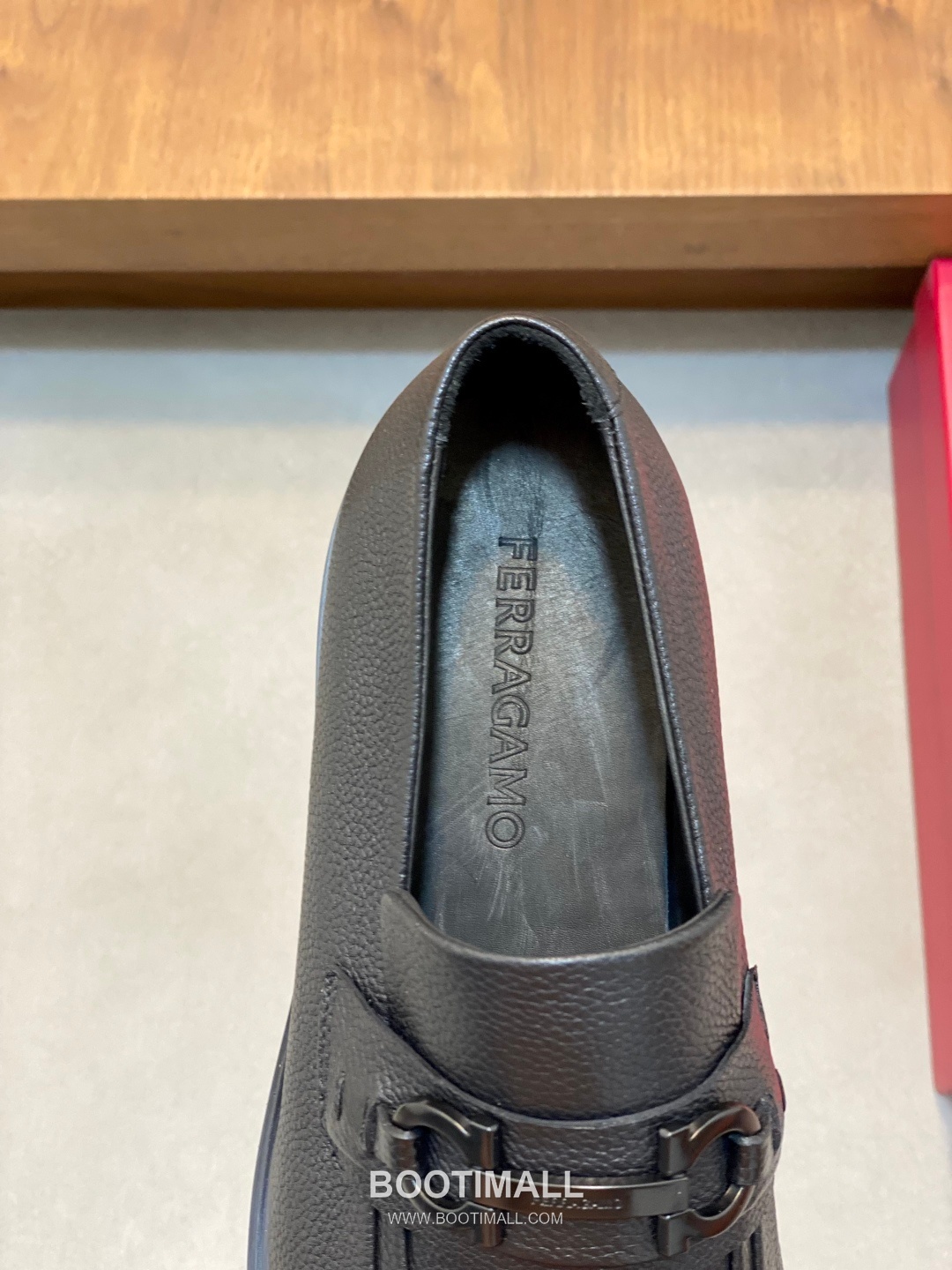 페라가모 페이턴트 송아지가죽 로고디테일 블랙 모카신 로퍼 Ferragamo Patent Calfskin Logo Detail Black Moccasin Loafers 7