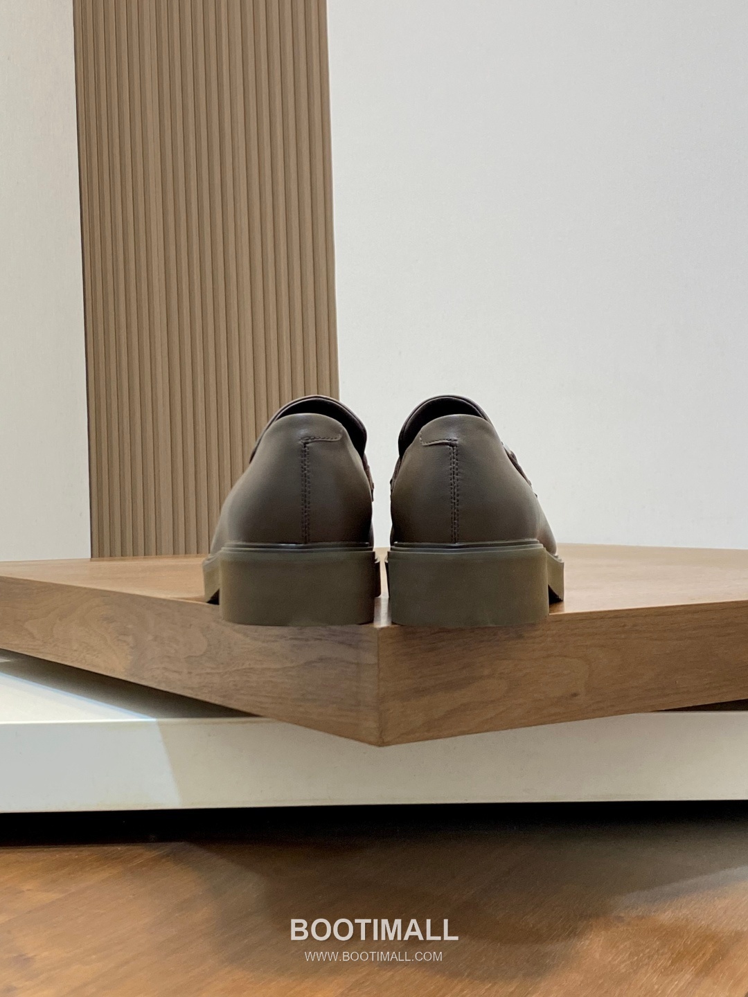 페라가모 페이턴트 송아지가죽 로고디테일 블랙 모카신 로퍼 Ferragamo Patent Calfskin Logo Detail Black Moccasin Loafers 8