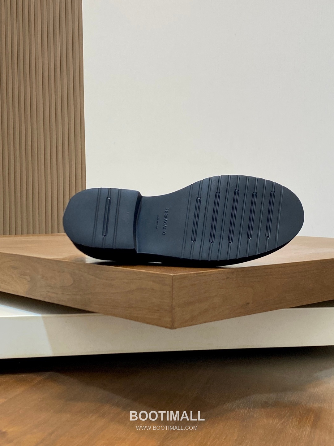 페라가모 페이턴트 송아지가죽 로고디테일 블랙 모카신 로퍼 Ferragamo Patent Calfskin Logo Detail Black Moccasin Loafers 9