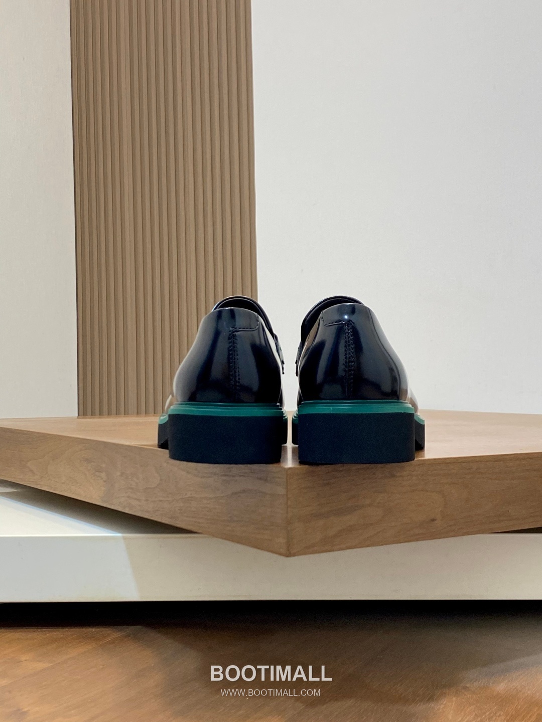 페라가모 페이턴트 송아지가죽 로고디테일 블랙 모카신 로퍼 Ferragamo Patent Calfskin Logo Detail Black Moccasin Loafers 8