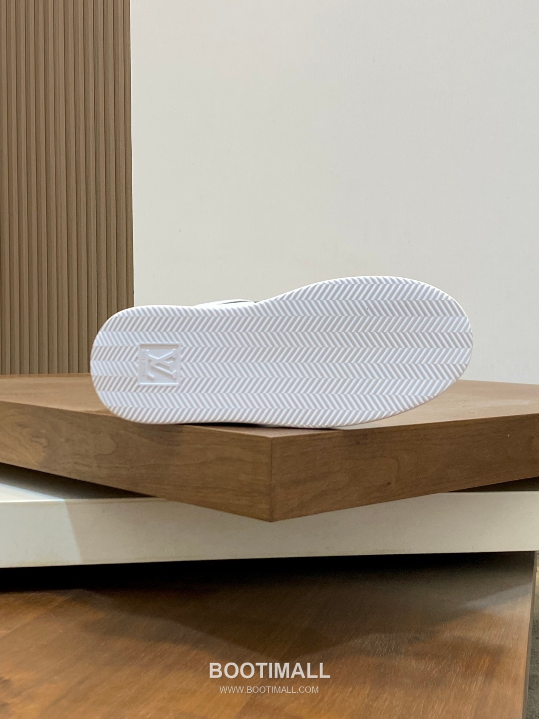 루이비통 모노그램 송아지가죽 에어쿠션 플랫폼 블랙 스니커즈 Louis Vuitton Monogram Calfskin Air Cushion Platform Black Sneakers 5cm 9