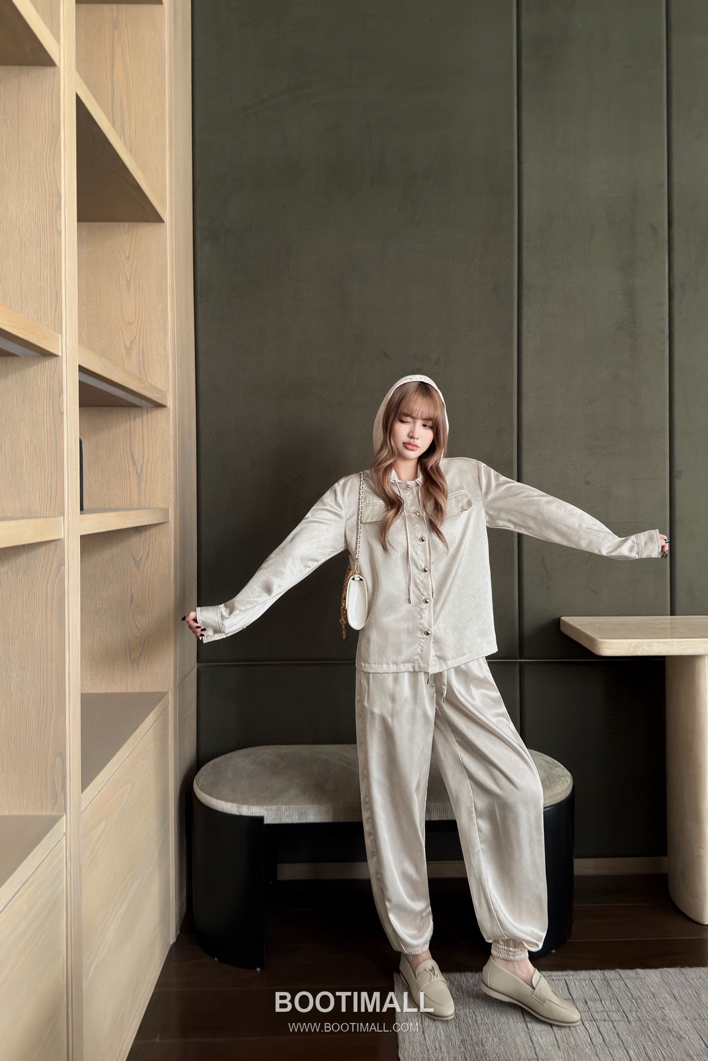 루이비통 2026SS 모노그램 자카드 후드 스냅탑 조거팬츠 세트 Louis Vuitton 2026 SS Monogram Jacquard Hooded Snap Top Jogger Pants Set 7