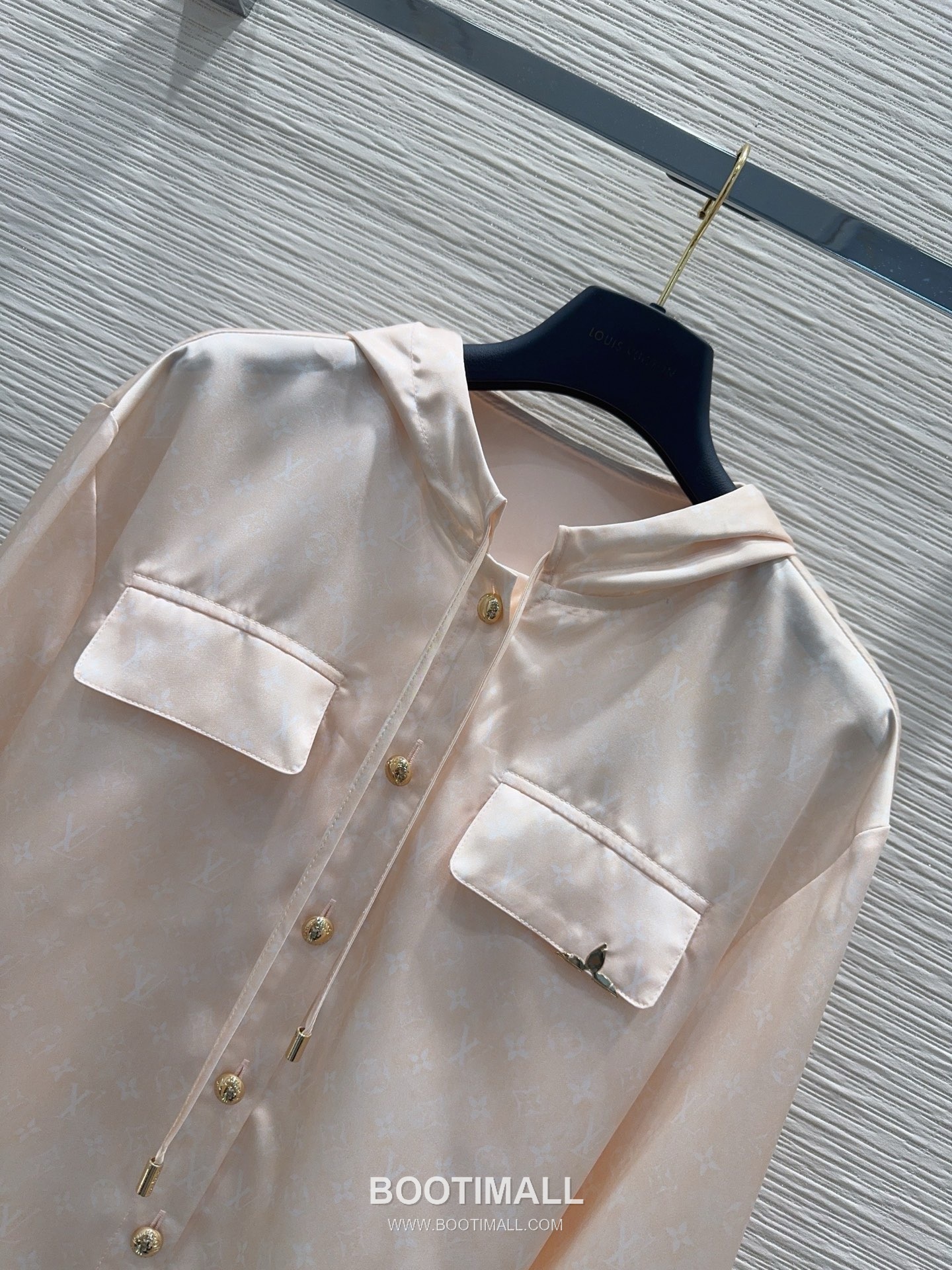 루이비통 2026SS 모노그램 자카드 후드 스냅탑 조거팬츠 세트 Louis Vuitton 2026 SS Monogram Jacquard Hooded Snap Top Jogger Pants Set 12