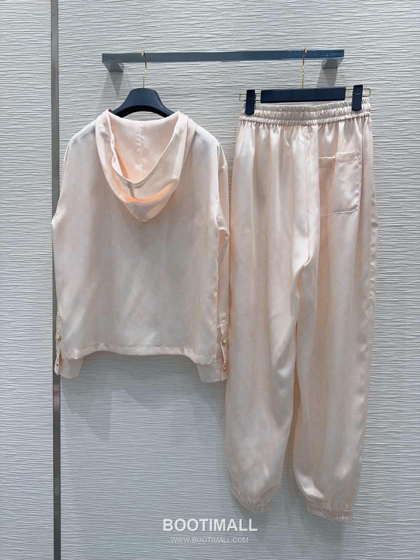 루이비통 2026SS 모노그램 자카드 후드 스냅탑 조거팬츠 세트 Louis Vuitton 2026 SS Monogram Jacquard Hooded Snap Top Jogger Pants Set 17