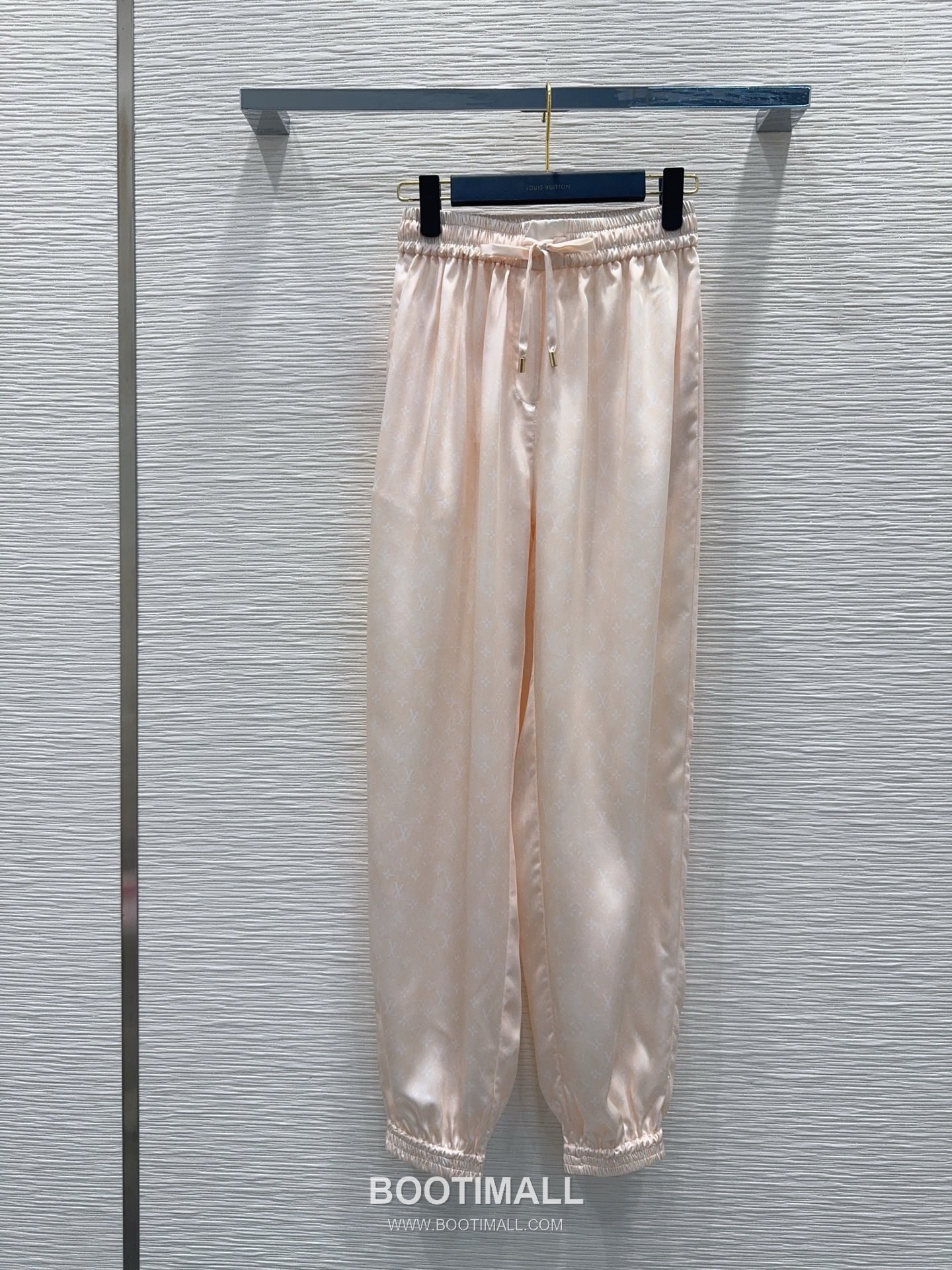 루이비통 2026SS 모노그램 자카드 후드 스냅탑 조거팬츠 세트 Louis Vuitton 2026 SS Monogram Jacquard Hooded Snap Top Jogger Pants Set 18