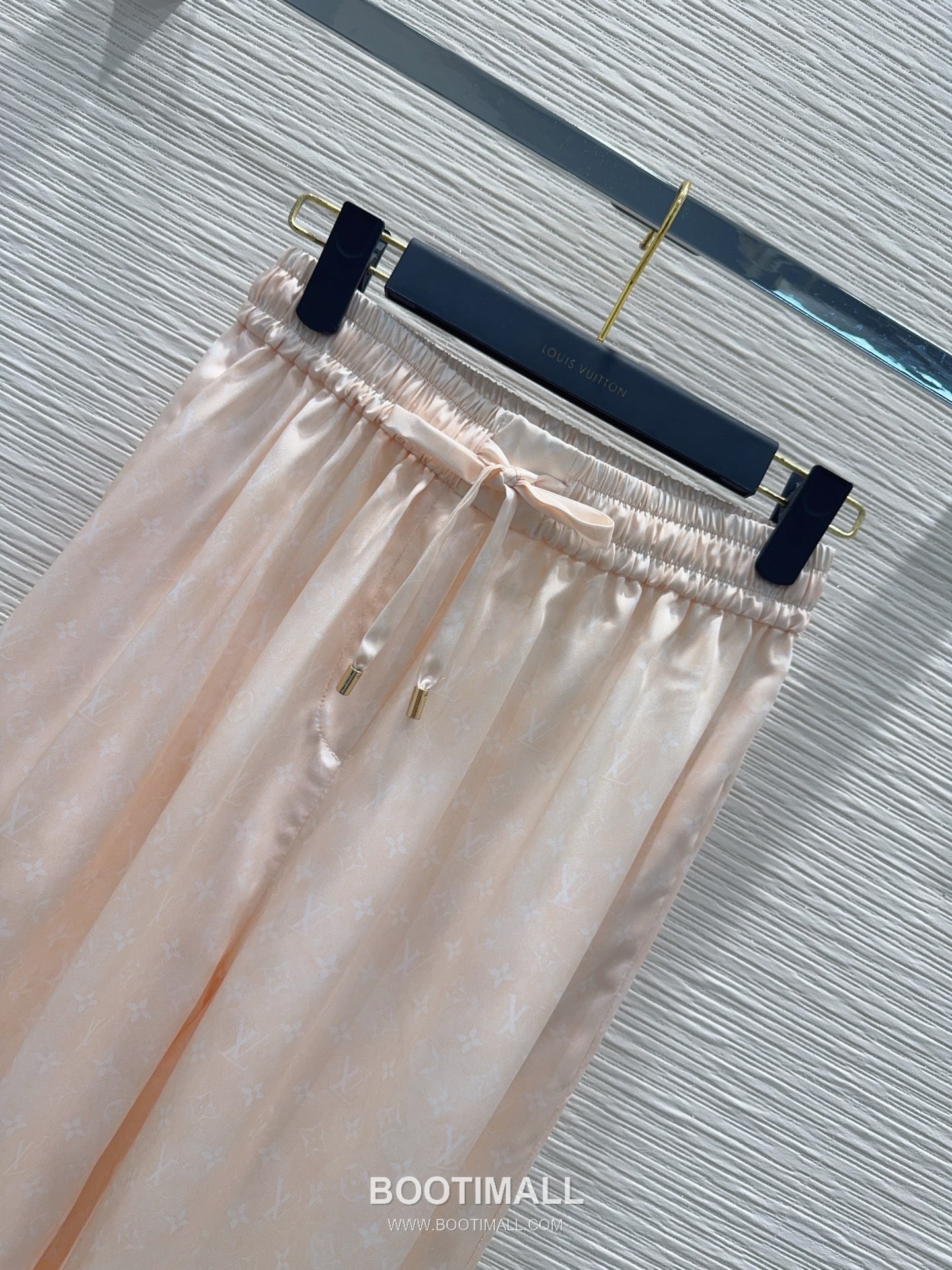 루이비통 2026SS 모노그램 자카드 후드 스냅탑 조거팬츠 세트 Louis Vuitton 2026 SS Monogram Jacquard Hooded Snap Top Jogger Pants Set 19