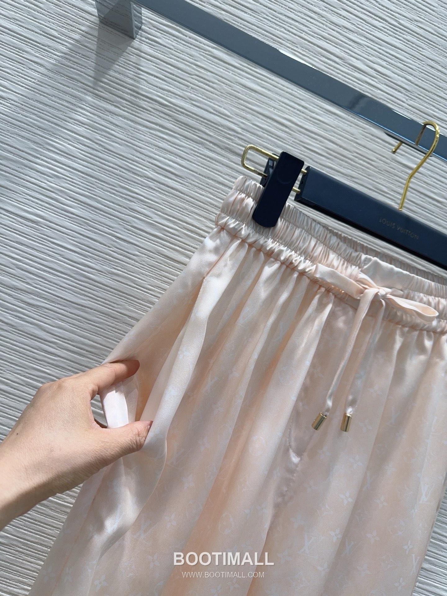 루이비통 2026SS 모노그램 자카드 후드 스냅탑 조거팬츠 세트 Louis Vuitton 2026 SS Monogram Jacquard Hooded Snap Top Jogger Pants Set 20