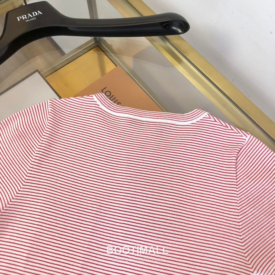 프라다 2026SS 스트라이프 로고자수 슬림핏 반팔 니트 Prada 2026 SS Stripe Logo Embroidered Slim Fit Short Sleeve Knit 16