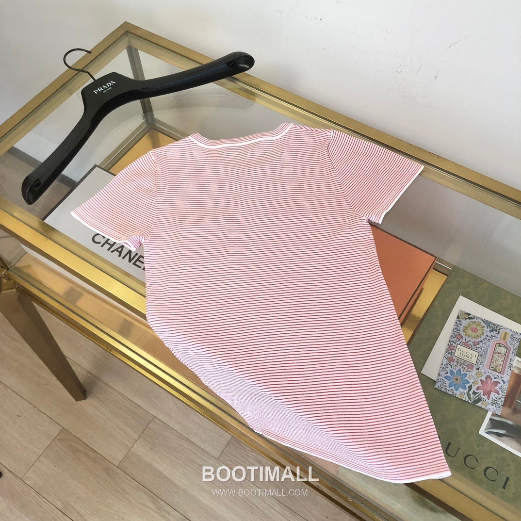 프라다 2026SS 스트라이프 로고자수 슬림핏 반팔 니트 Prada 2026 SS Stripe Logo Embroidered Slim Fit Short Sleeve Knit 17