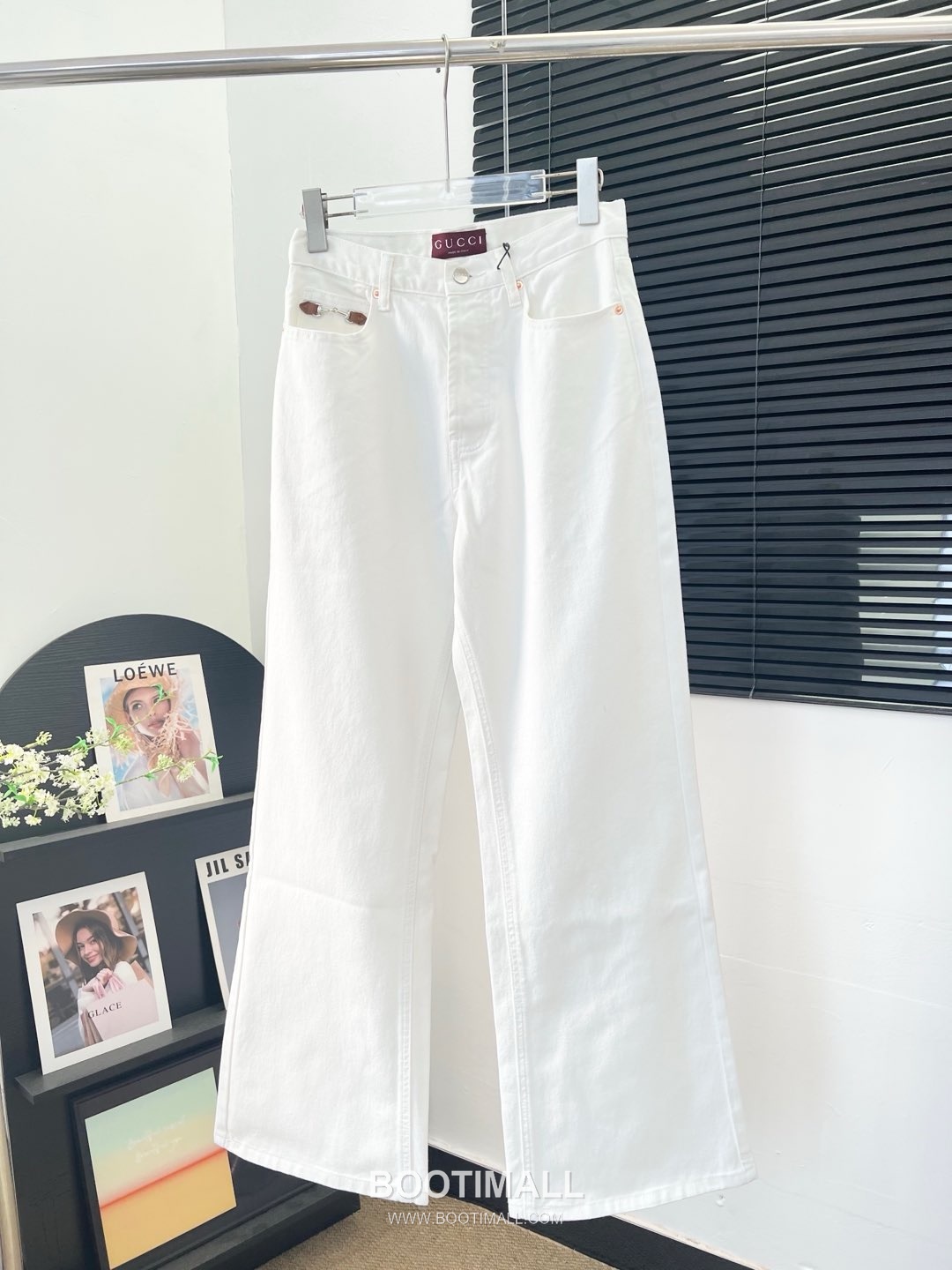 디올 2026SS 코튼 화이트 데님 새들버클 레더패치 루즈핏 롱팬츠 Dior 2026 SS Cotton White Denim Saddle Buckle Leather Patch Loose Fit Long Pants 1