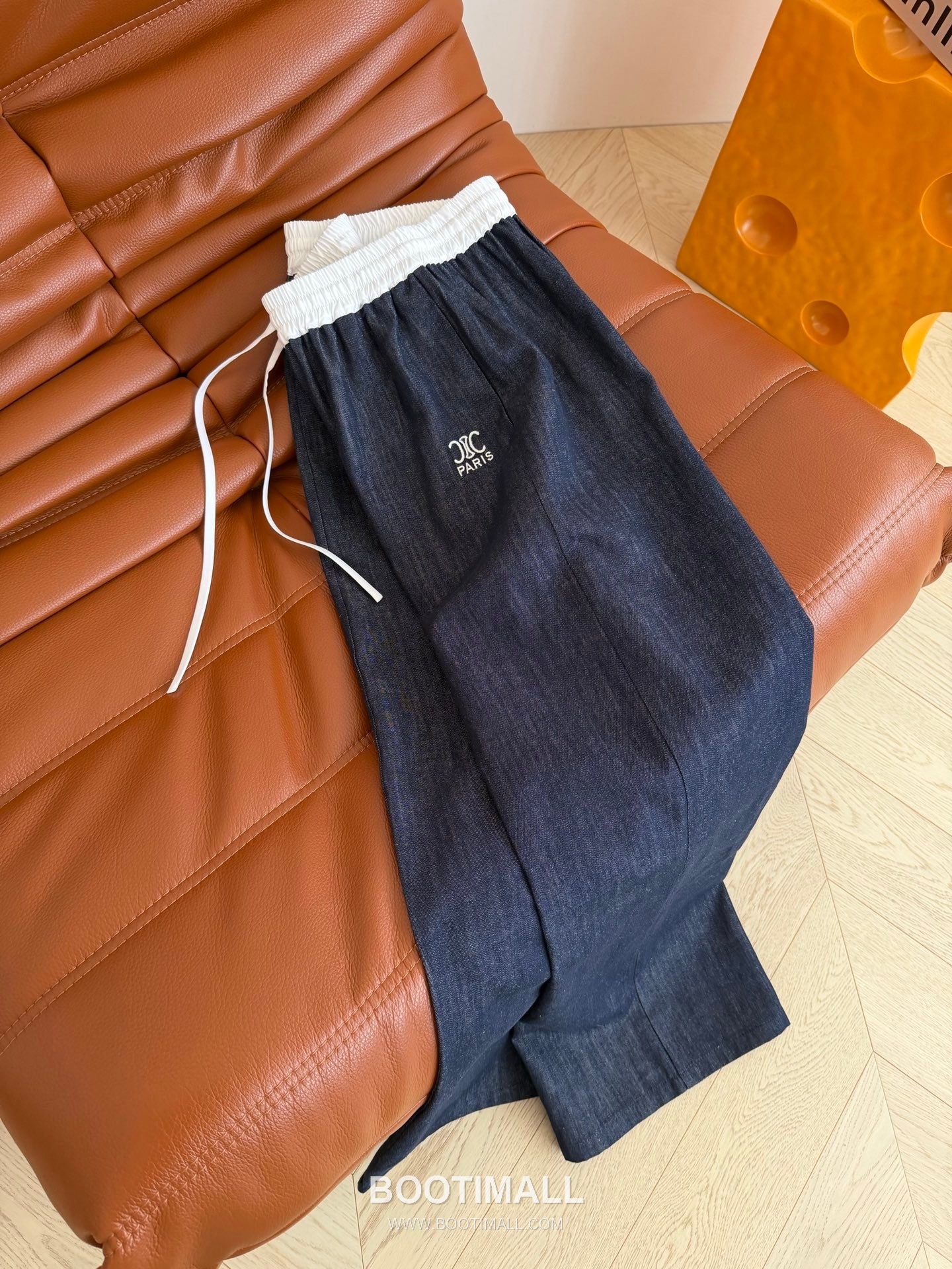 구찌 2026SS 코튼 화이트 데님 밴딩 로고자수 루즈핏 롱팬츠 Gucci 2026 SS Cotton White Denim Elastic Waist Logo Embroidered Loose Fit Long Pants 12