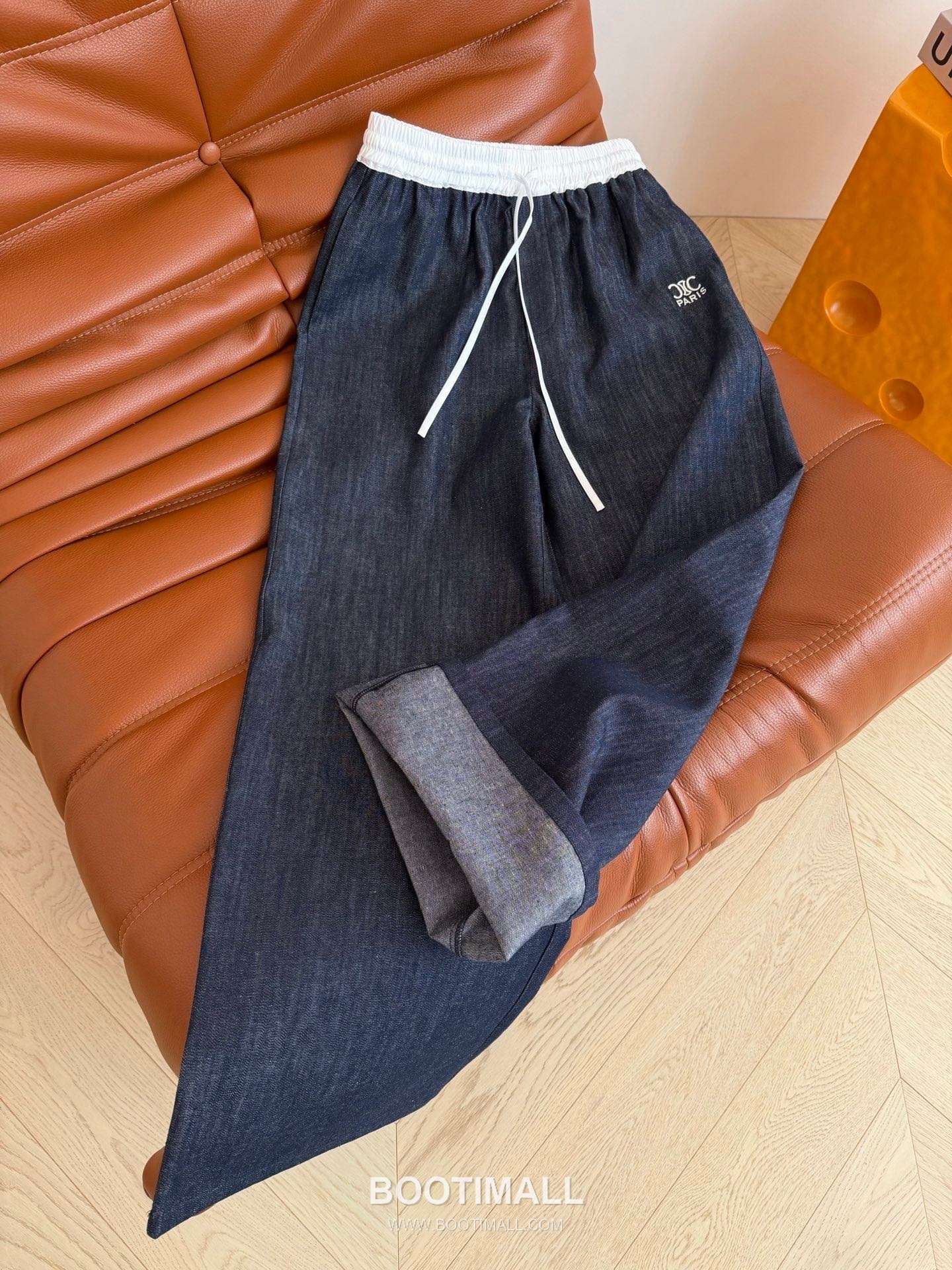 구찌 2026SS 코튼 화이트 데님 밴딩 로고자수 루즈핏 롱팬츠 Gucci 2026 SS Cotton White Denim Elastic Waist Logo Embroidered Loose Fit Long Pants 13