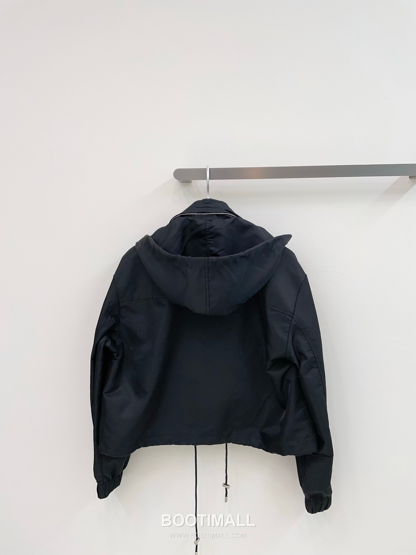 프라다 2026SS 리나일론 트라이앵글로고 루즈핏 숏 후드재킷 Prada 2026 SS Re Nylon Triangle Logo Loose Fit Short Hooded Jacket 20