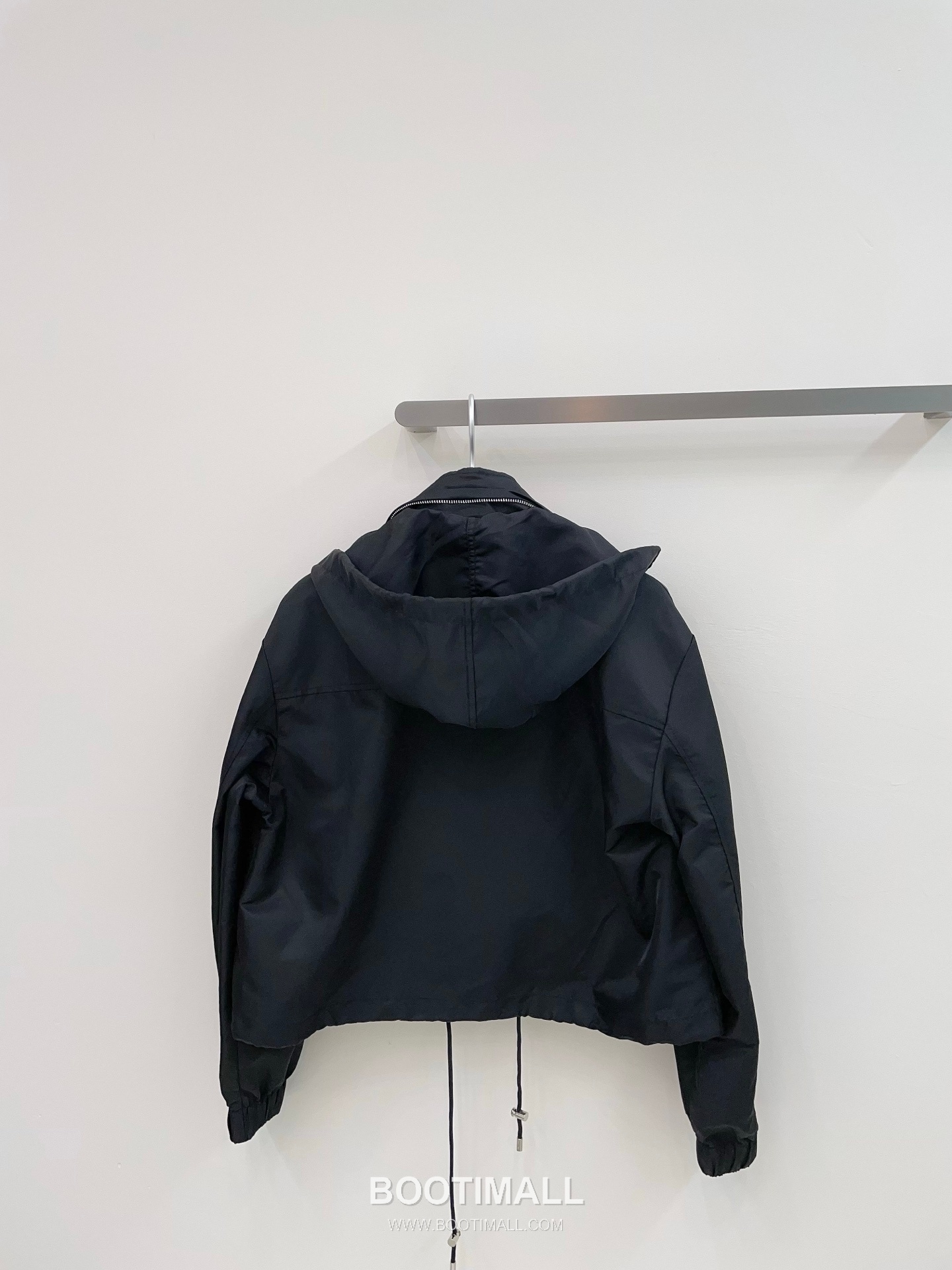 프라다 2026SS 리나일론 트라이앵글로고 루즈핏 숏 후드재킷 Prada 2026 SS Re Nylon Triangle Logo Loose Fit Short Hooded Jacket 21