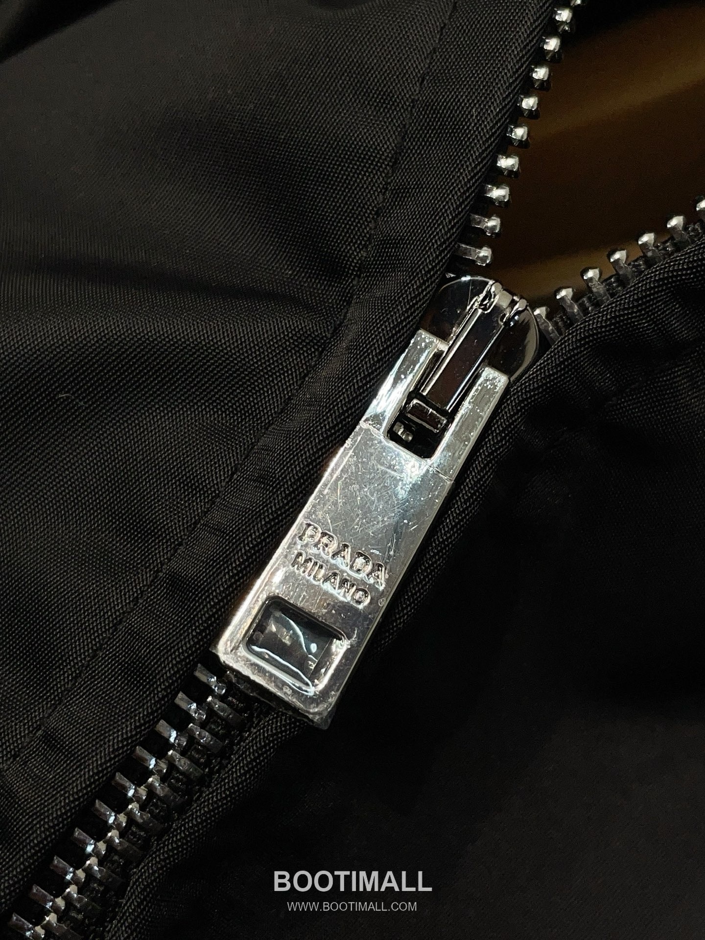 프라다 2026SS 리나일론 트라이앵글로고 루즈핏 숏 후드재킷 Prada 2026 SS Re Nylon Triangle Logo Loose Fit Short Hooded Jacket 22