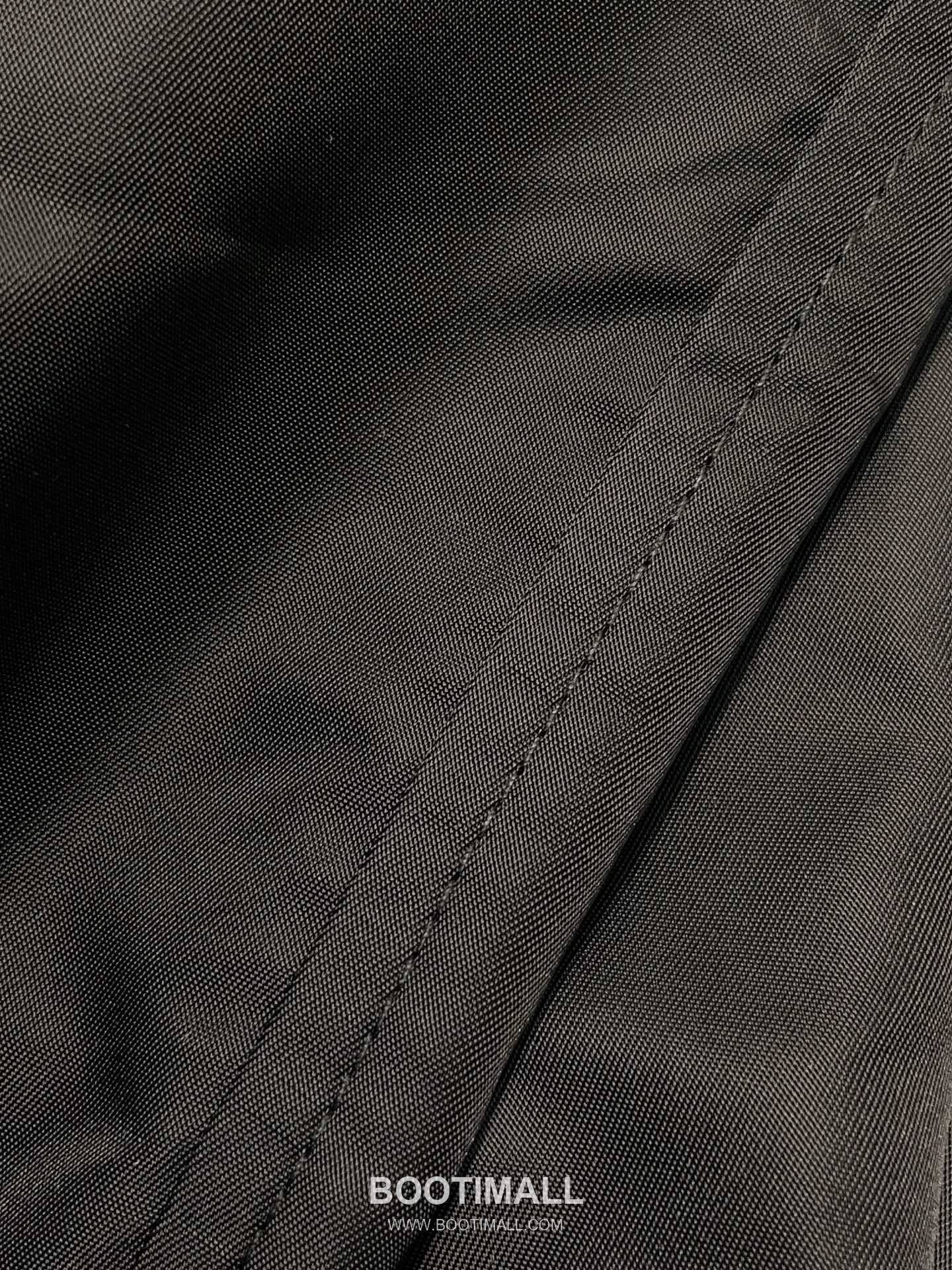 프라다 2026SS 리나일론 트라이앵글로고 루즈핏 숏 후드재킷 Prada 2026 SS Re Nylon Triangle Logo Loose Fit Short Hooded Jacket 26