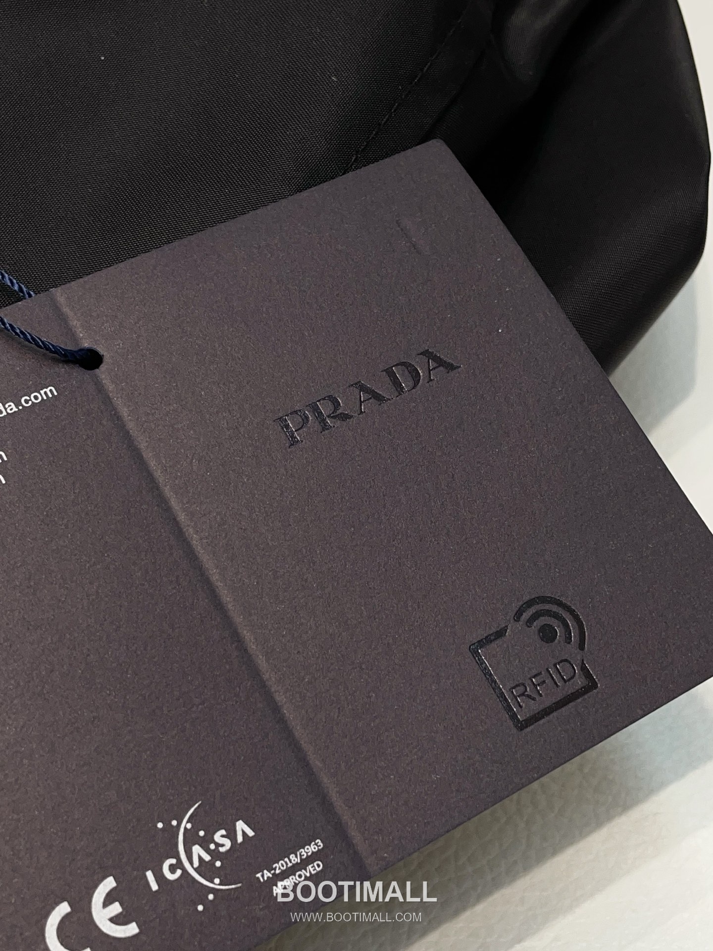 프라다 2026SS 리나일론 트라이앵글로고 루즈핏 숏 후드재킷 Prada 2026 SS Re Nylon Triangle Logo Loose Fit Short Hooded Jacket 29