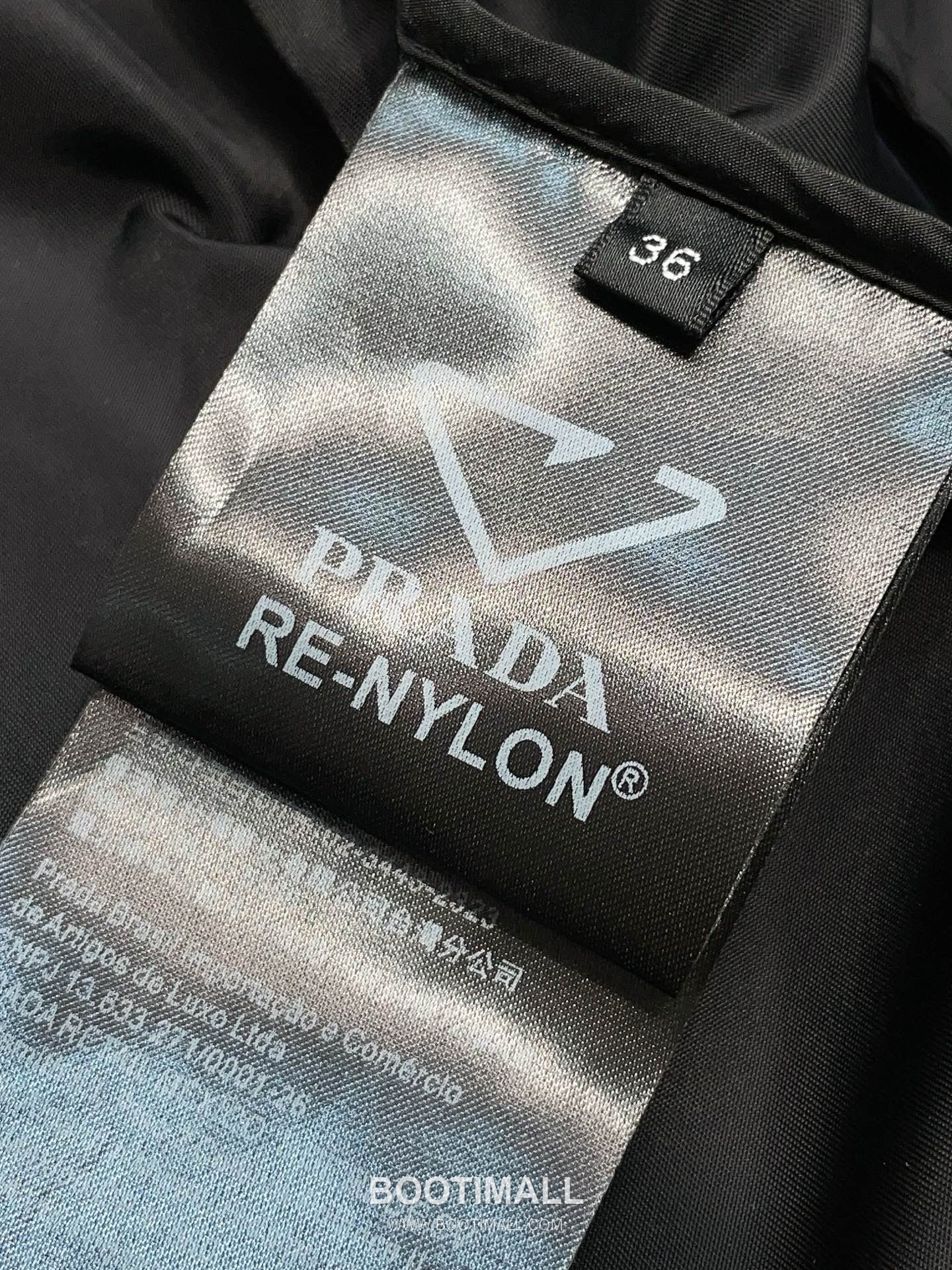 프라다 2026SS 리나일론 트라이앵글로고 루즈핏 숏 후드재킷 Prada 2026 SS Re Nylon Triangle Logo Loose Fit Short Hooded Jacket 30