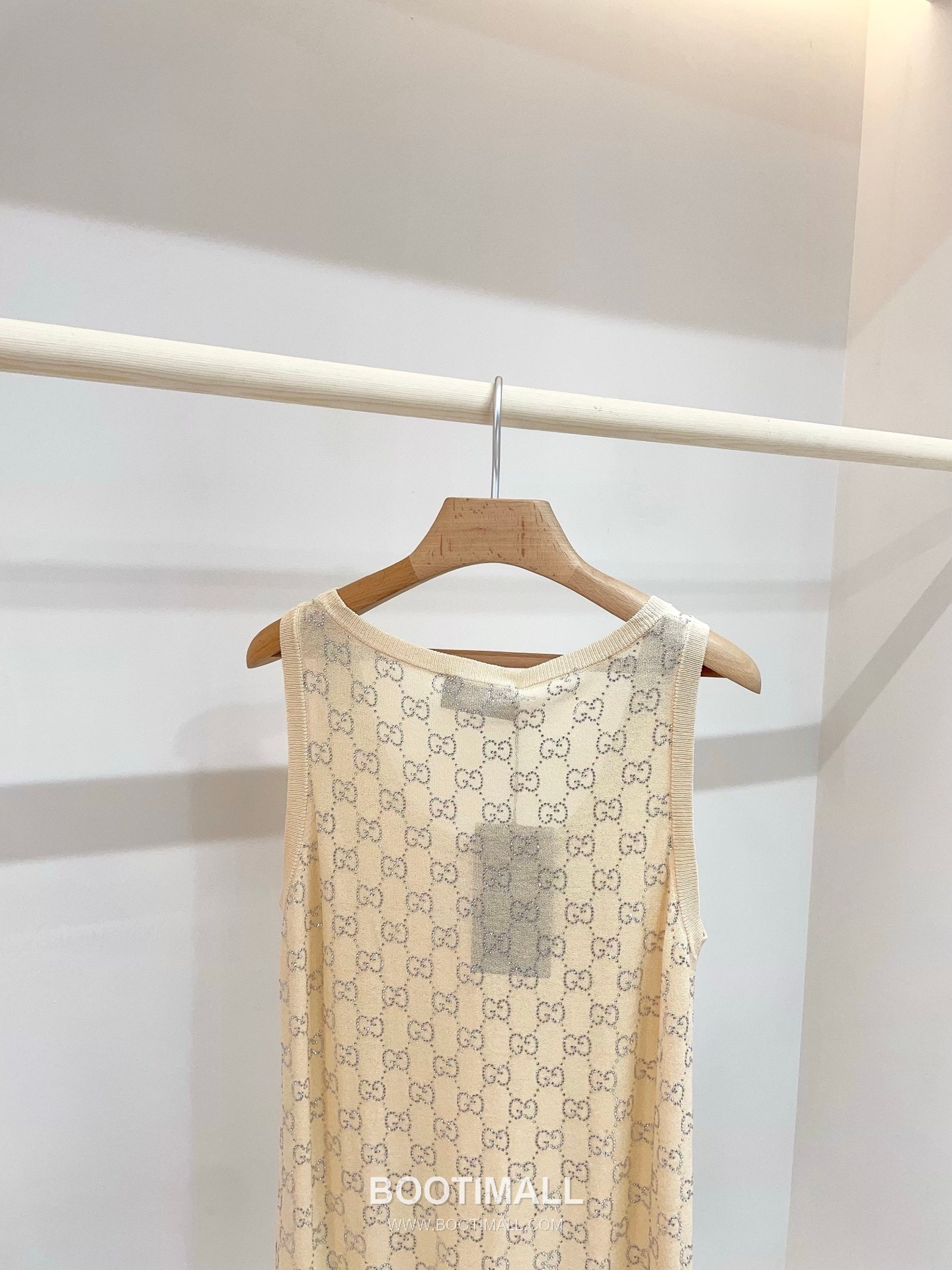 구찌 2026SS 실크 GG 크리스탈자수 슬림핏 슬리브리스 니트 Gucci 2026 SS Silk GG Crystal Embroidered Slim Fit Sleeveless Knit 19