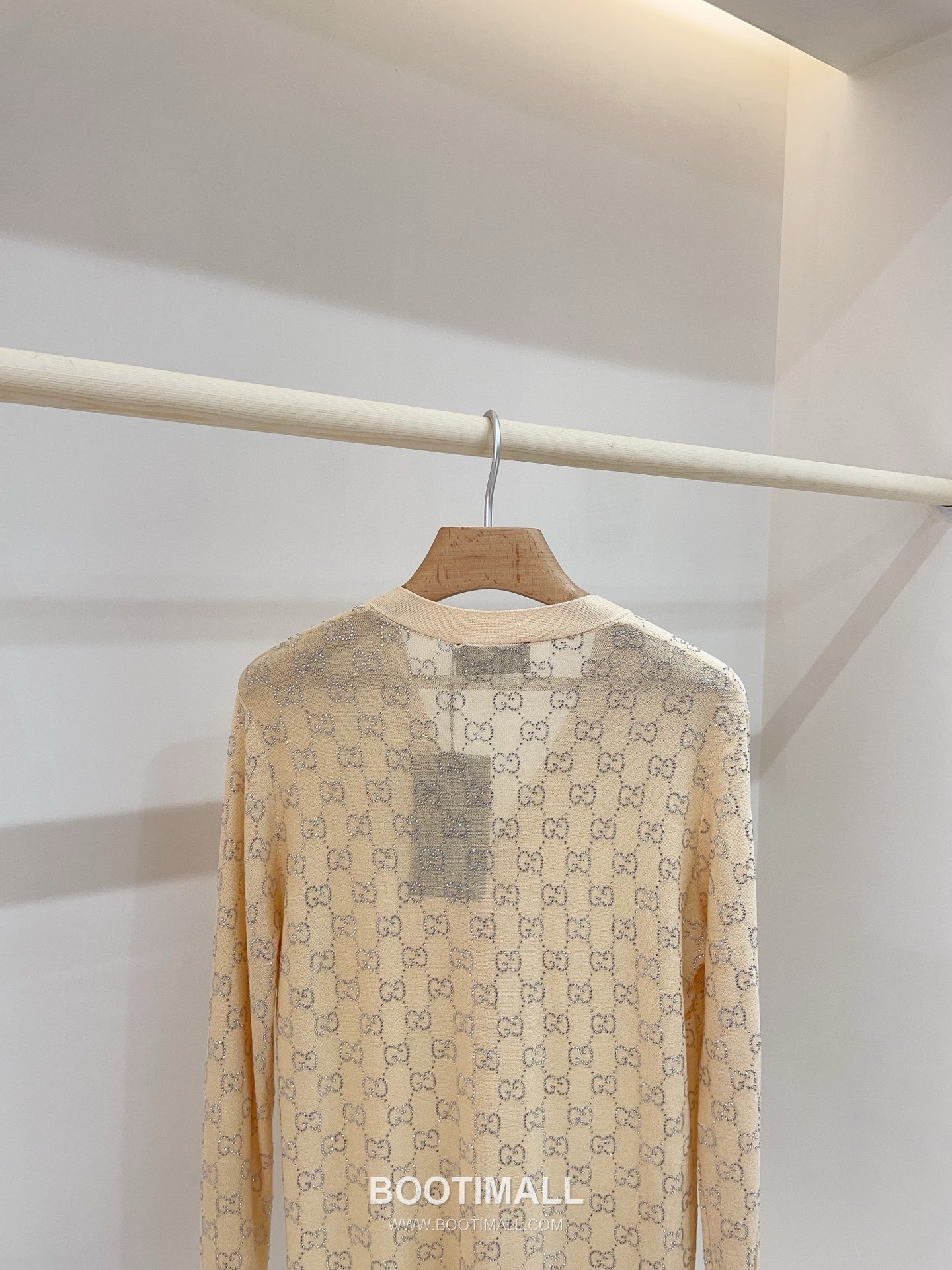 구찌 2026SS 실크 GG 크리스탈자수 슬림핏 브이넥 긴팔 가디건 Gucci 2026 SS Silk GG Crystal Embroidered Slim Fit V Neck Long Sleeve Cardigan 15