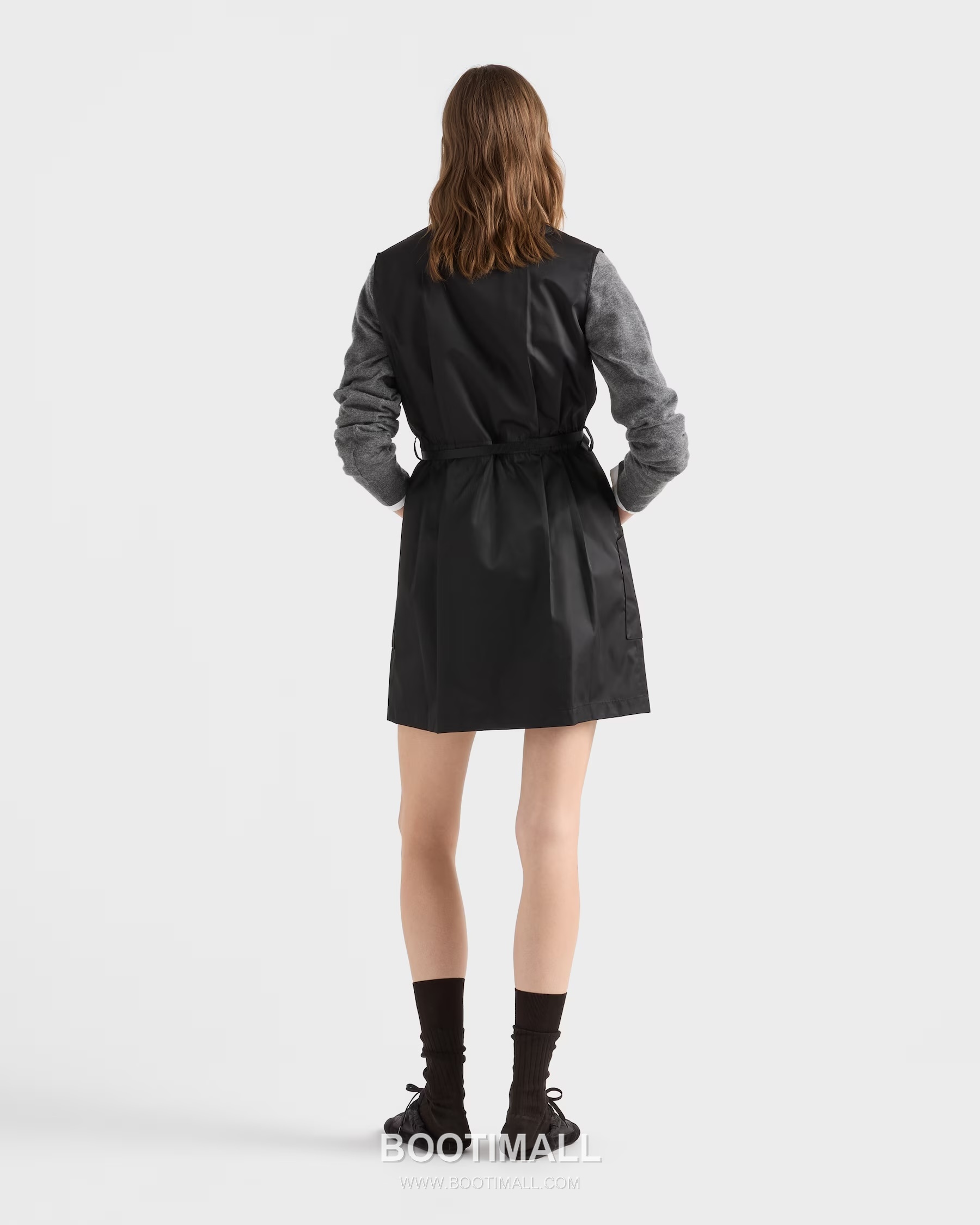 프라다 2026SS 리나일론 트라이앵글로고 플레어핏 미니 슬리브리스 원피스 Prada 2026 SS Re Nylon Triangle Logo Flared Mini Sleeveless Dress 4