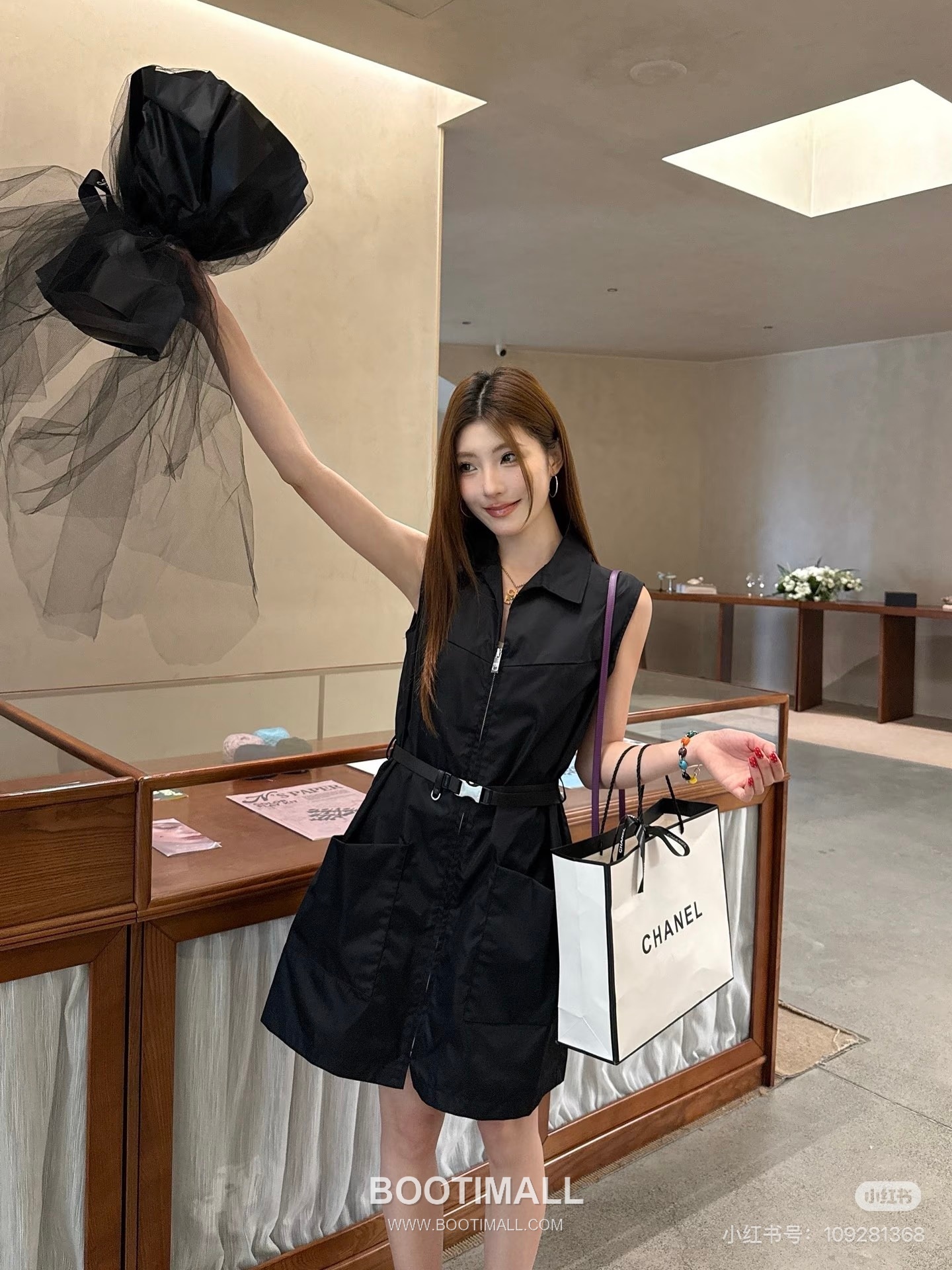 프라다 2026SS 리나일론 트라이앵글로고 플레어핏 미니 슬리브리스 원피스 Prada 2026 SS Re Nylon Triangle Logo Flared Mini Sleeveless Dress 7