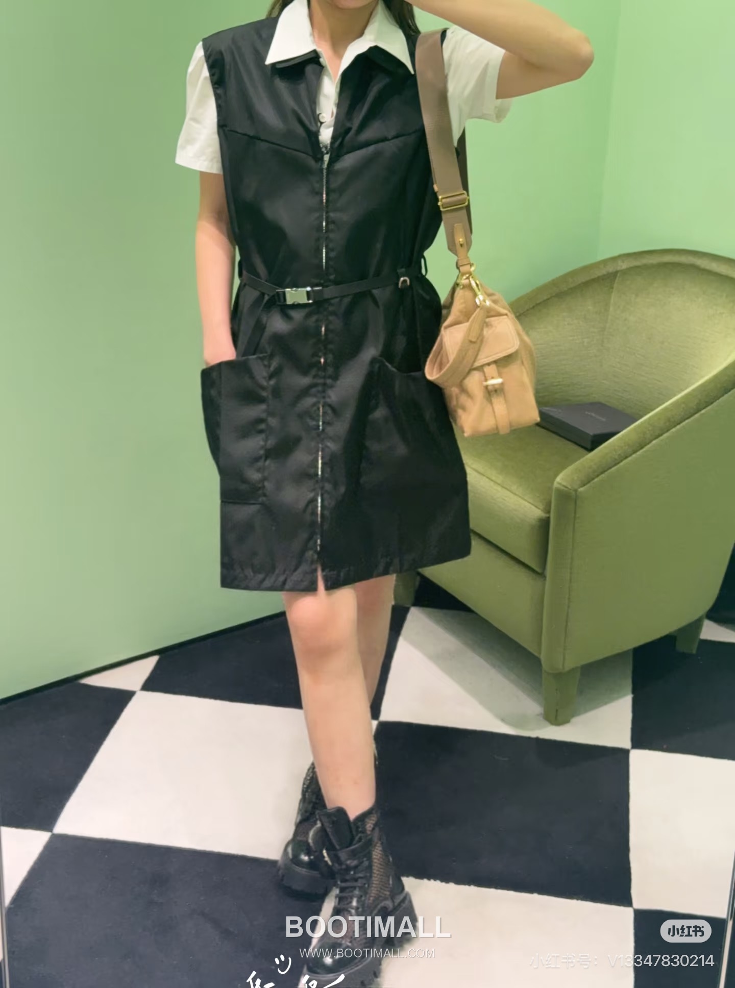 프라다 2026SS 리나일론 트라이앵글로고 플레어핏 미니 슬리브리스 원피스 Prada 2026 SS Re Nylon Triangle Logo Flared Mini Sleeveless Dress 11