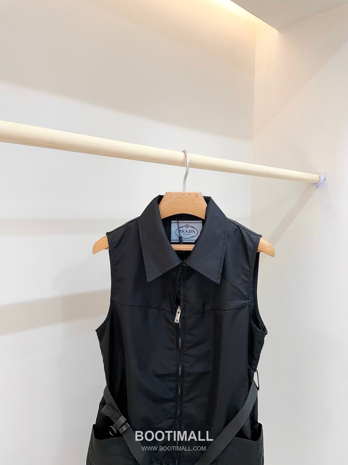 프라다 2026SS 리나일론 트라이앵글로고 플레어핏 미니 슬리브리스 원피스 Prada 2026 SS Re Nylon Triangle Logo Flared Mini Sleeveless Dress 16