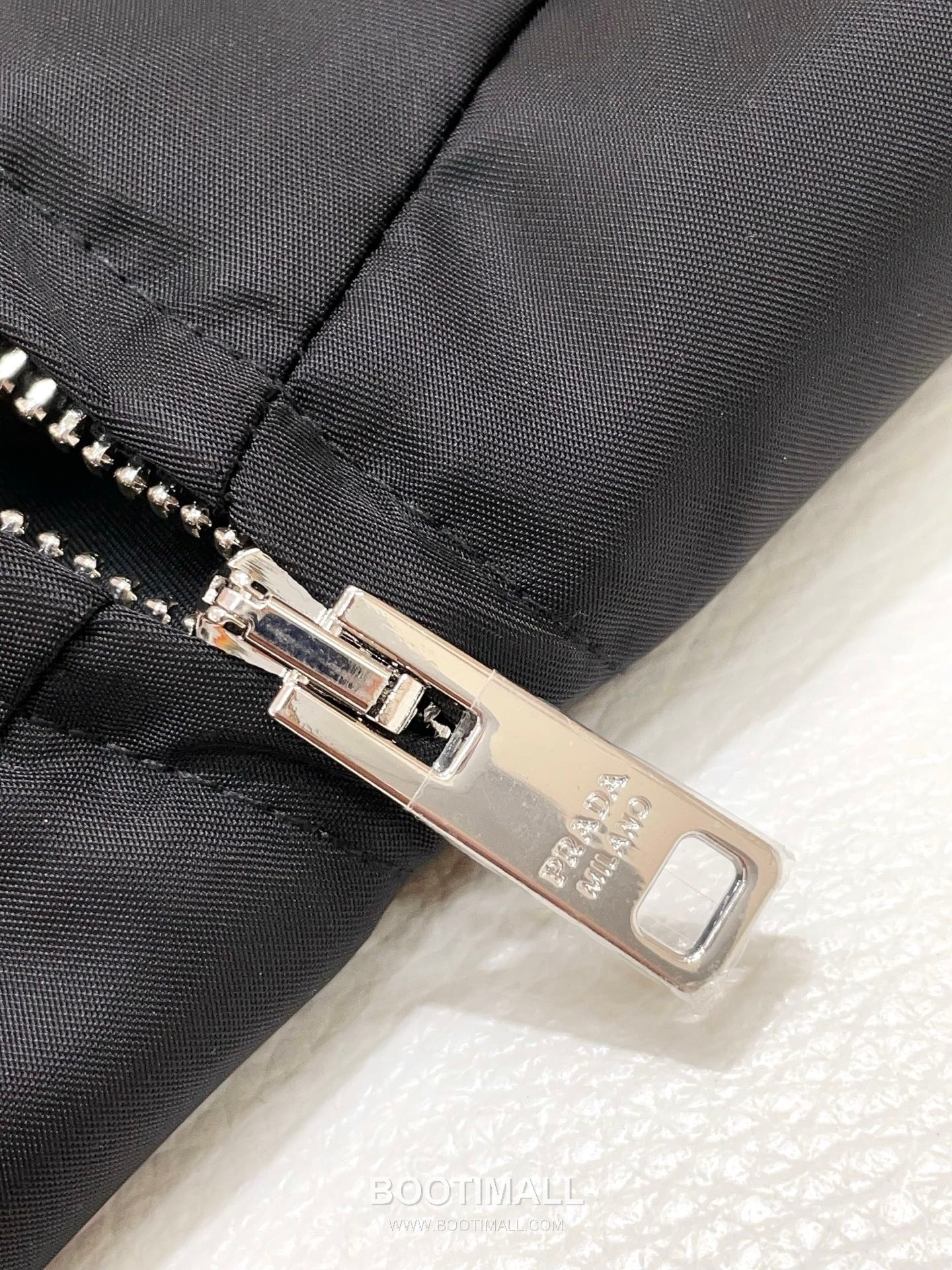 프라다 2026SS 리나일론 트라이앵글로고 플레어핏 미니 슬리브리스 원피스 Prada 2026 SS Re Nylon Triangle Logo Flared Mini Sleeveless Dress 21