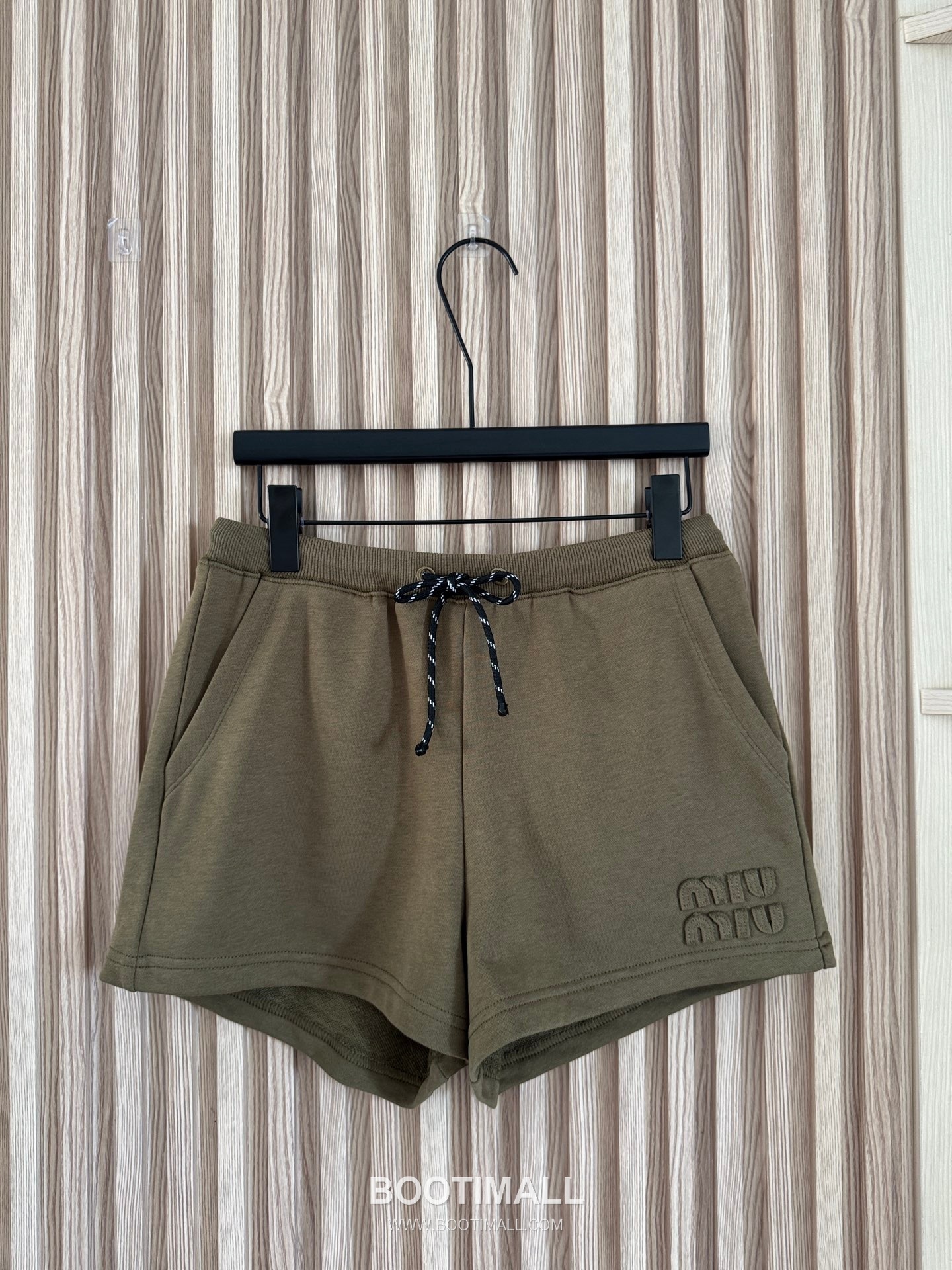 프라다 2026SS 코튼 드로스트링 로고자수 루즈핏 쇼츠 Prada 2026 SS Cotton Drawstring Logo Embroidered Loose Fit Shorts 11