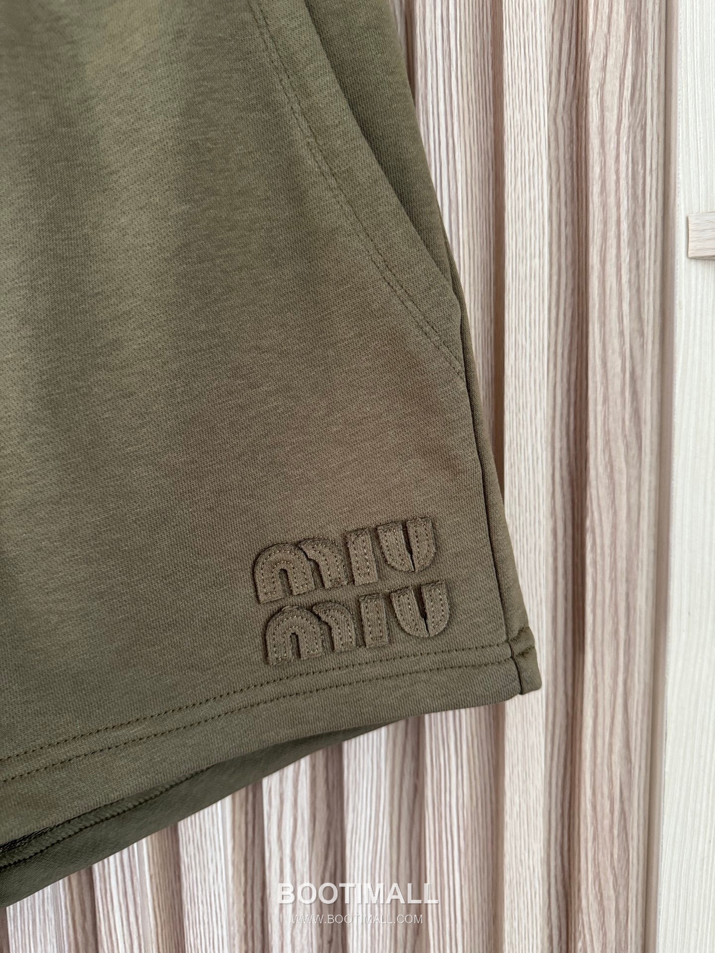 프라다 2026SS 코튼 드로스트링 로고자수 루즈핏 쇼츠 Prada 2026 SS Cotton Drawstring Logo Embroidered Loose Fit Shorts 12