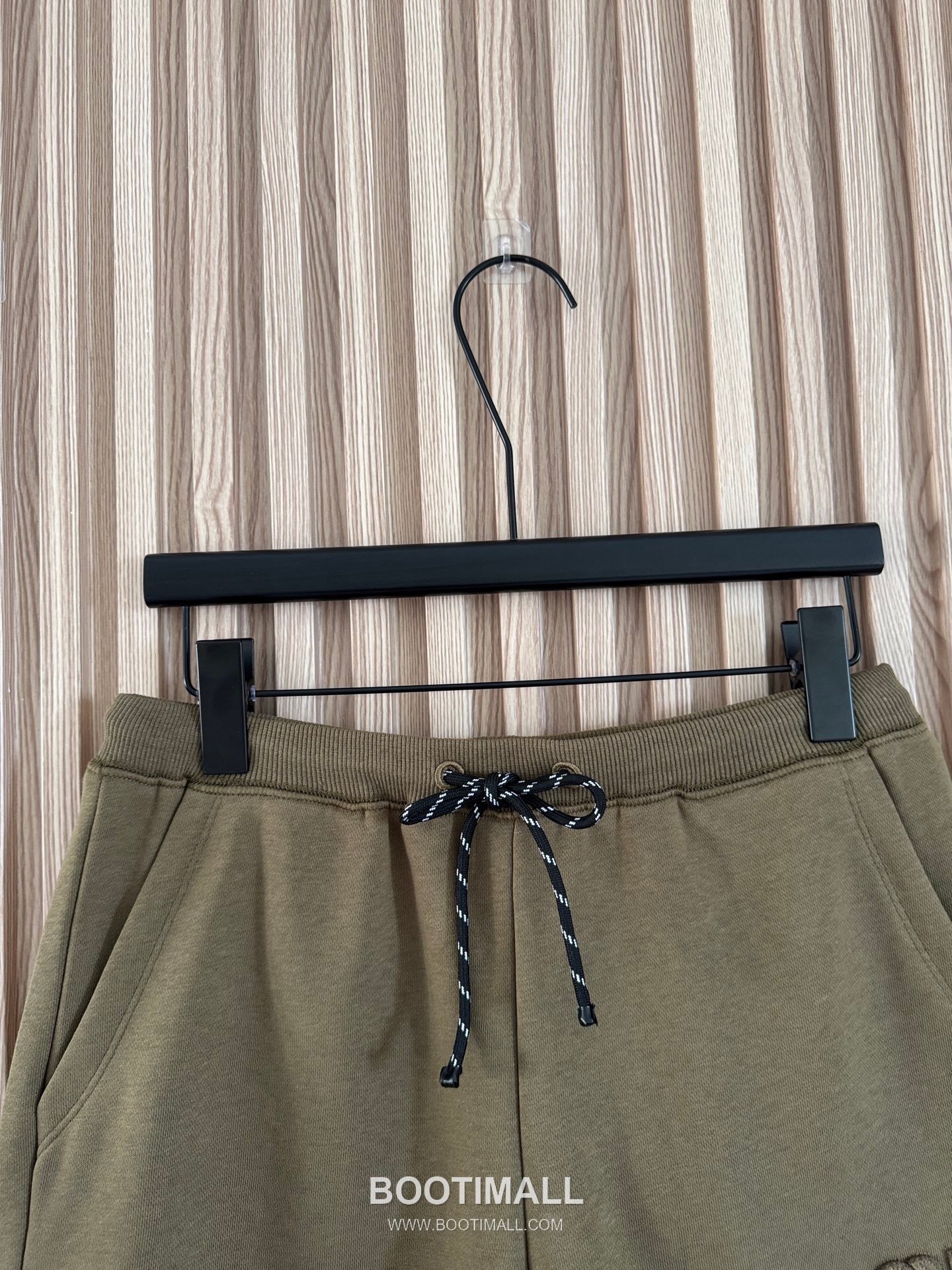 프라다 2026SS 코튼 드로스트링 로고자수 루즈핏 쇼츠 Prada 2026 SS Cotton Drawstring Logo Embroidered Loose Fit Shorts 13