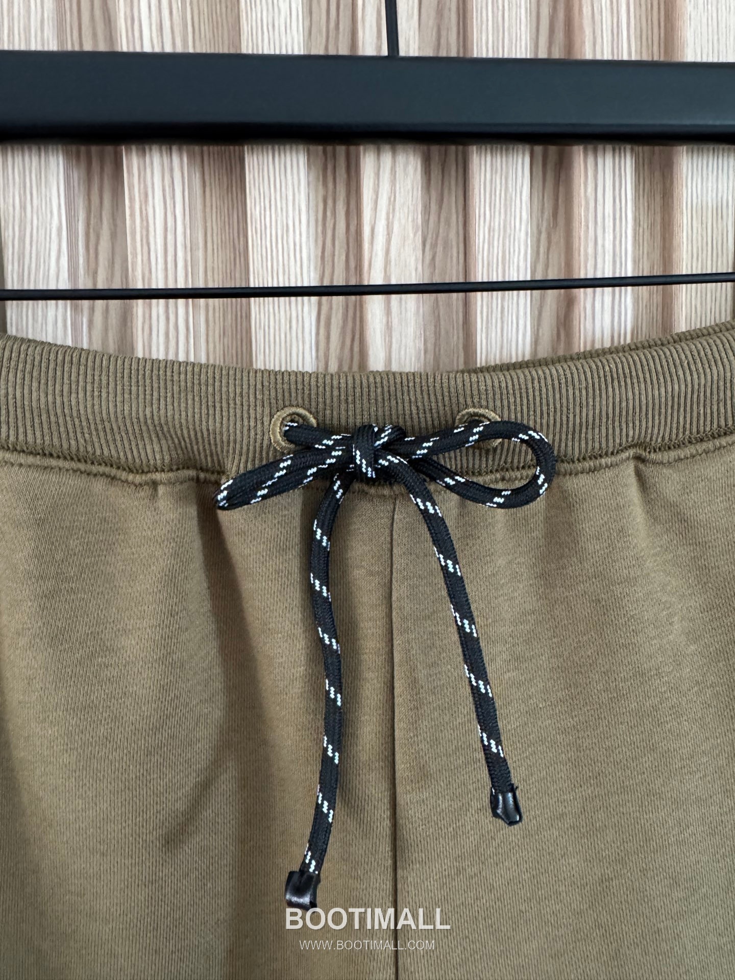 프라다 2026SS 코튼 드로스트링 로고자수 루즈핏 쇼츠 Prada 2026 SS Cotton Drawstring Logo Embroidered Loose Fit Shorts 14