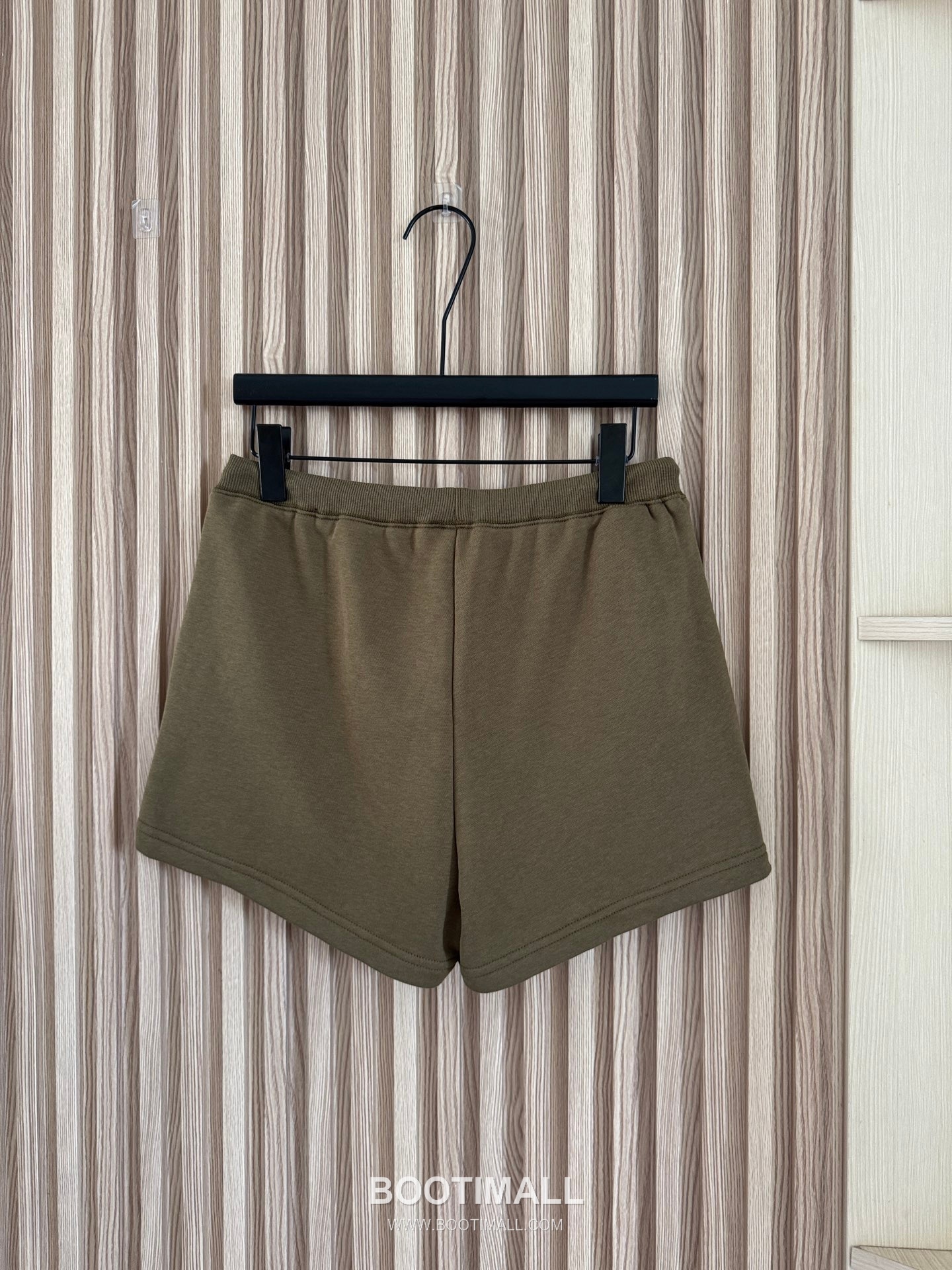 프라다 2026SS 코튼 드로스트링 로고자수 루즈핏 쇼츠 Prada 2026 SS Cotton Drawstring Logo Embroidered Loose Fit Shorts 17