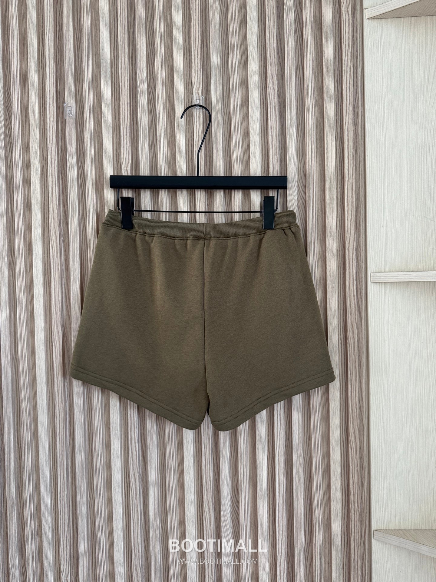 프라다 2026SS 코튼 드로스트링 로고자수 루즈핏 쇼츠 Prada 2026 SS Cotton Drawstring Logo Embroidered Loose Fit Shorts 18