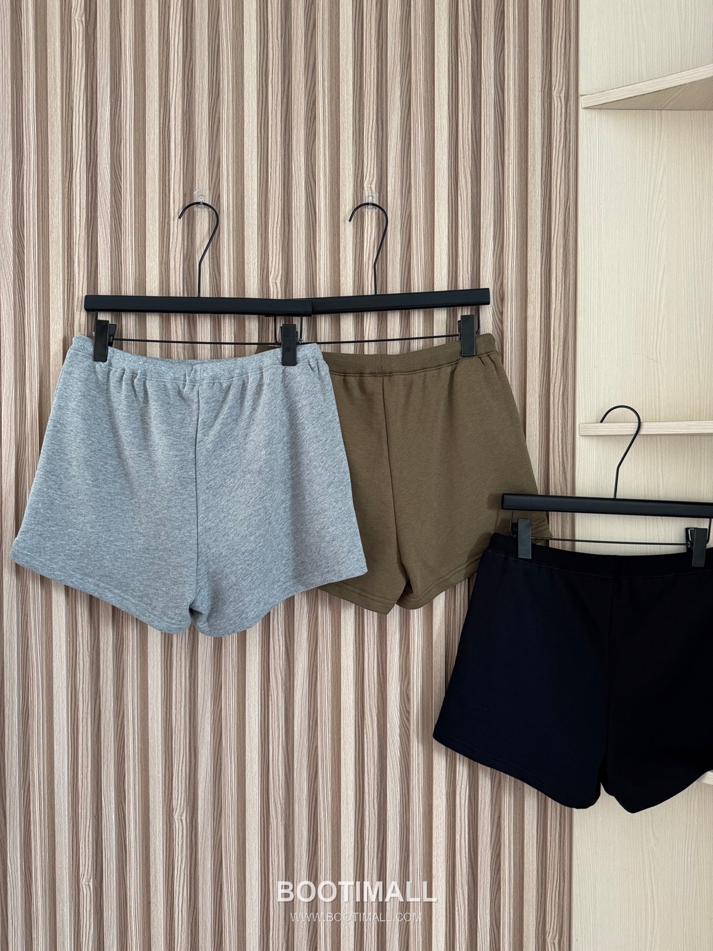 프라다 2026SS 코튼 드로스트링 로고자수 루즈핏 쇼츠 Prada 2026 SS Cotton Drawstring Logo Embroidered Loose Fit Shorts 24