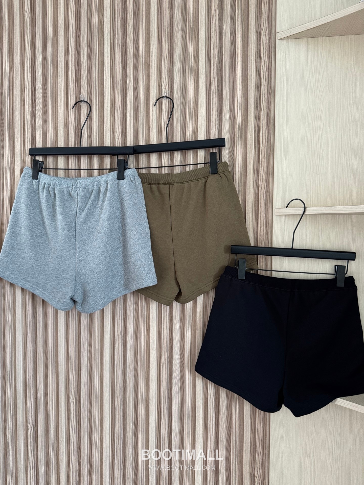 프라다 2026SS 코튼 드로스트링 로고자수 루즈핏 쇼츠 Prada 2026 SS Cotton Drawstring Logo Embroidered Loose Fit Shorts 25