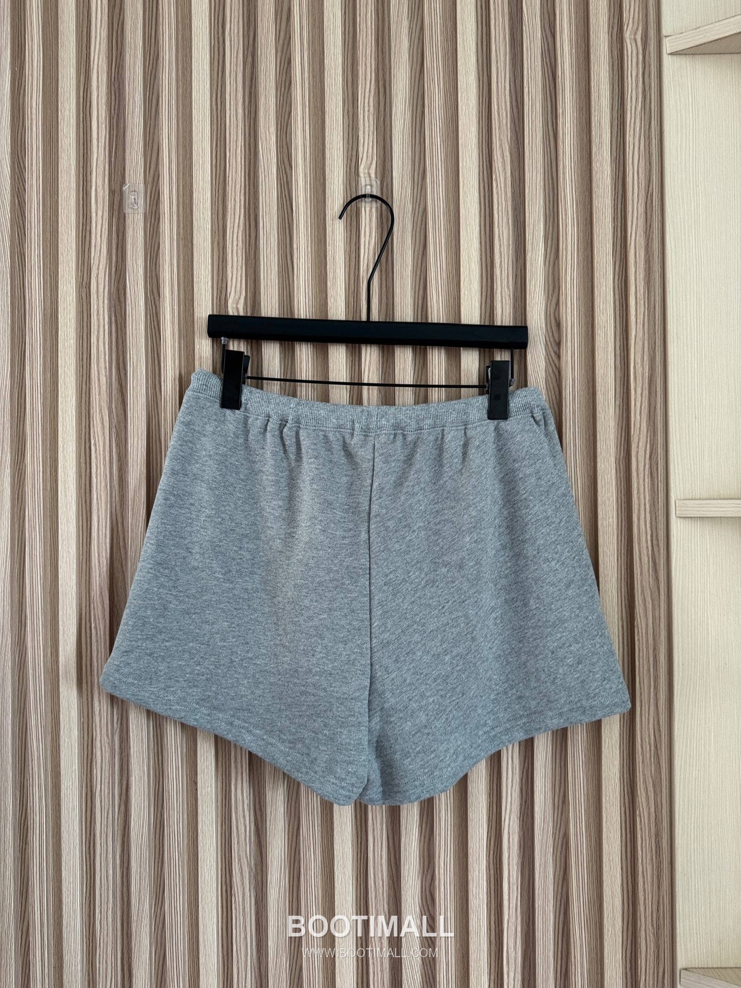 프라다 2026SS 코튼 드로스트링 로고자수 루즈핏 쇼츠 Prada 2026 SS Cotton Drawstring Logo Embroidered Loose Fit Shorts 3