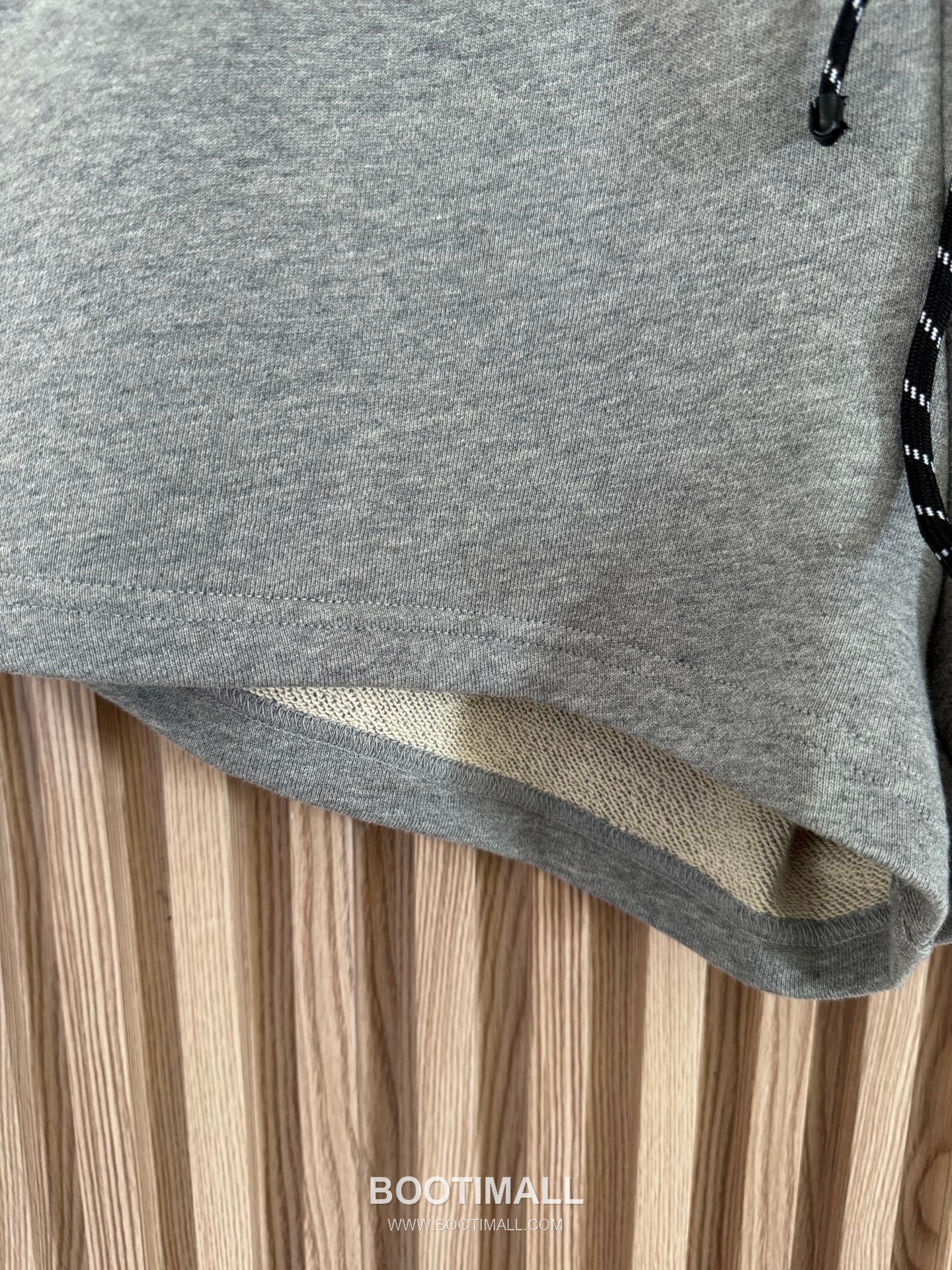 프라다 2026SS 코튼 드로스트링 로고자수 루즈핏 쇼츠 Prada 2026 SS Cotton Drawstring Logo Embroidered Loose Fit Shorts 5