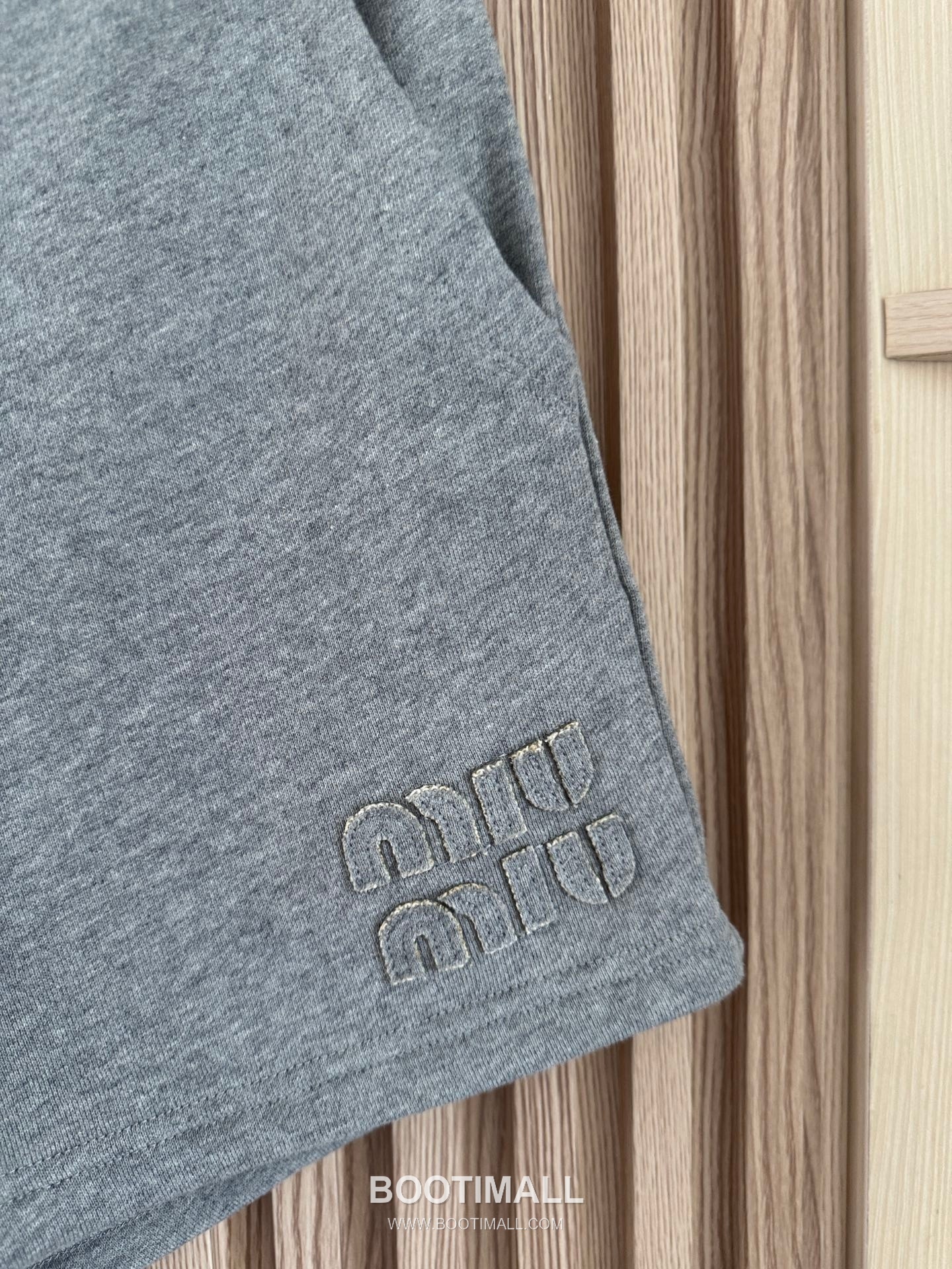 프라다 2026SS 코튼 드로스트링 로고자수 루즈핏 쇼츠 Prada 2026 SS Cotton Drawstring Logo Embroidered Loose Fit Shorts 6