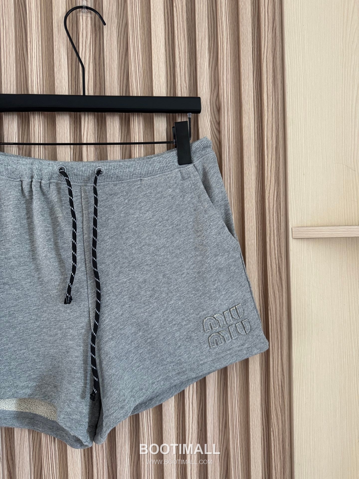 프라다 2026SS 코튼 드로스트링 로고자수 루즈핏 쇼츠 Prada 2026 SS Cotton Drawstring Logo Embroidered Loose Fit Shorts 7