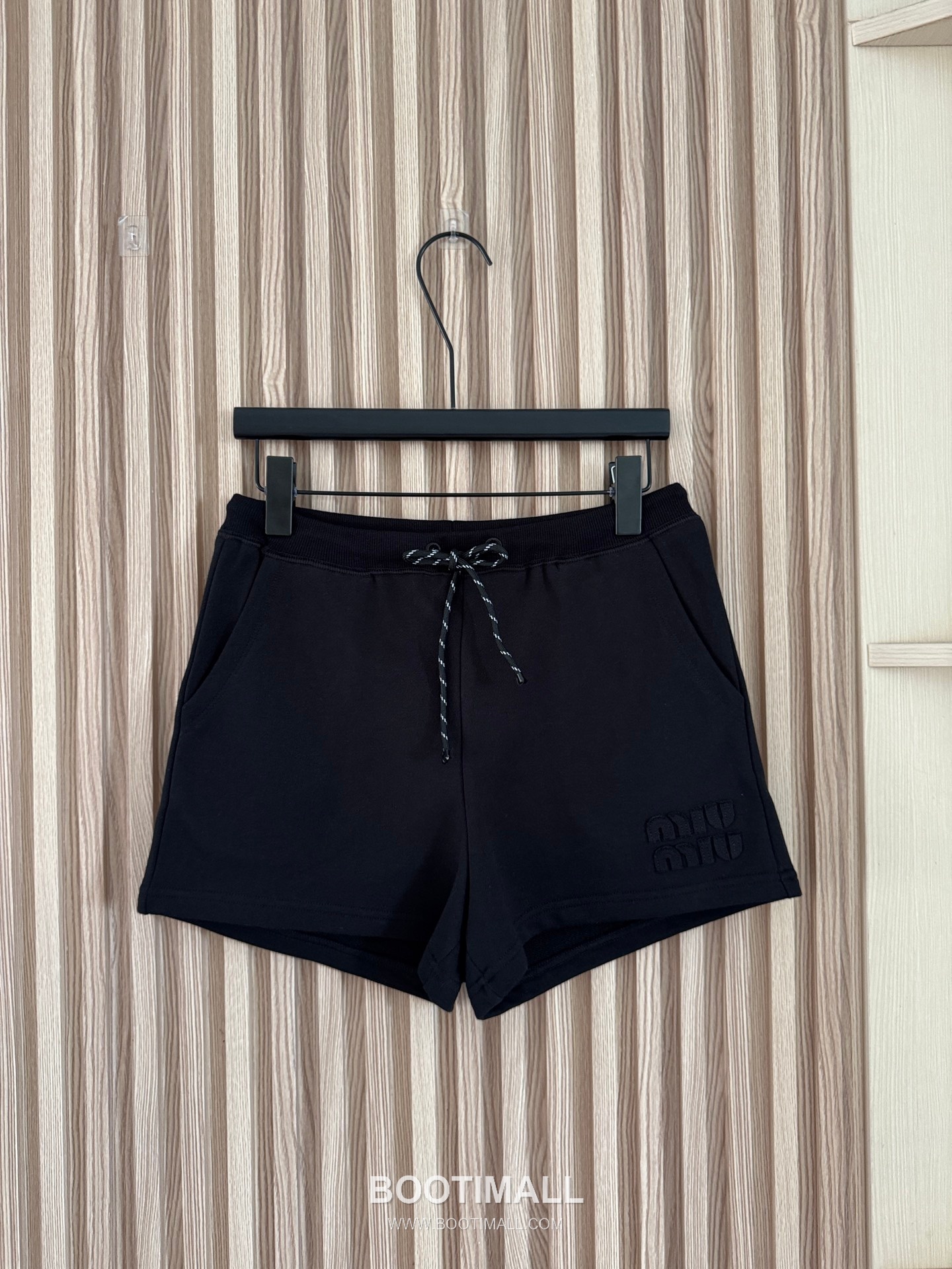 프라다 2026SS 코튼 드로스트링 로고자수 루즈핏 쇼츠 Prada 2026 SS Cotton Drawstring Logo Embroidered Loose Fit Shorts 2