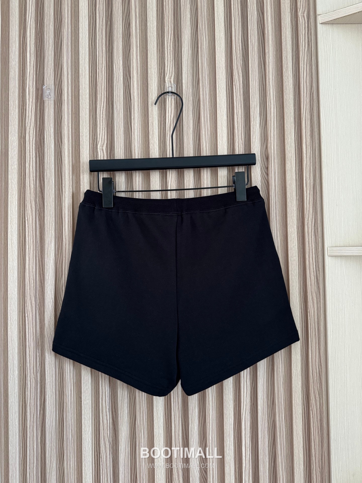 프라다 2026SS 코튼 드로스트링 로고자수 루즈핏 쇼츠 Prada 2026 SS Cotton Drawstring Logo Embroidered Loose Fit Shorts 4