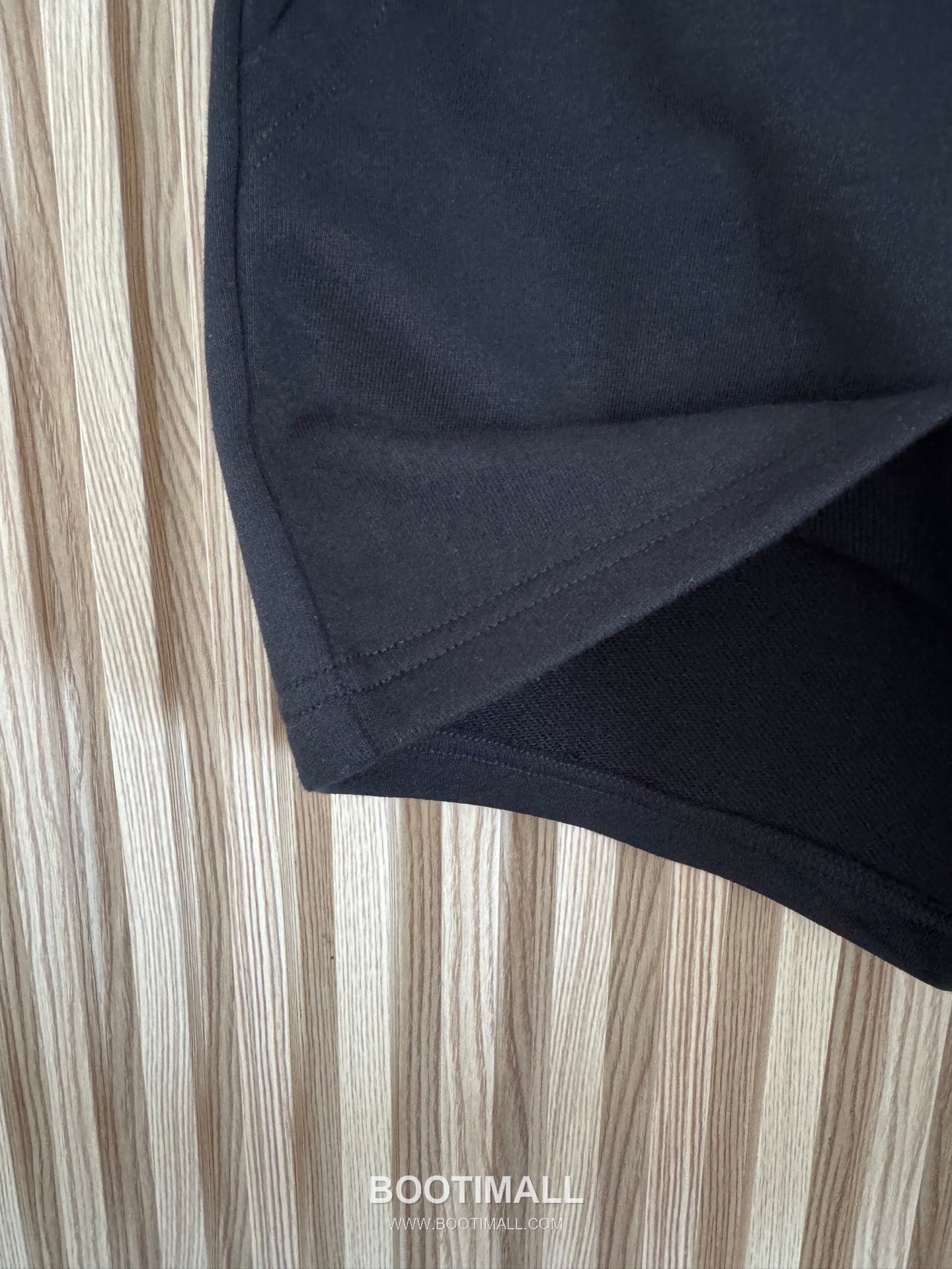 프라다 2026SS 코튼 드로스트링 로고자수 루즈핏 쇼츠 Prada 2026 SS Cotton Drawstring Logo Embroidered Loose Fit Shorts 5