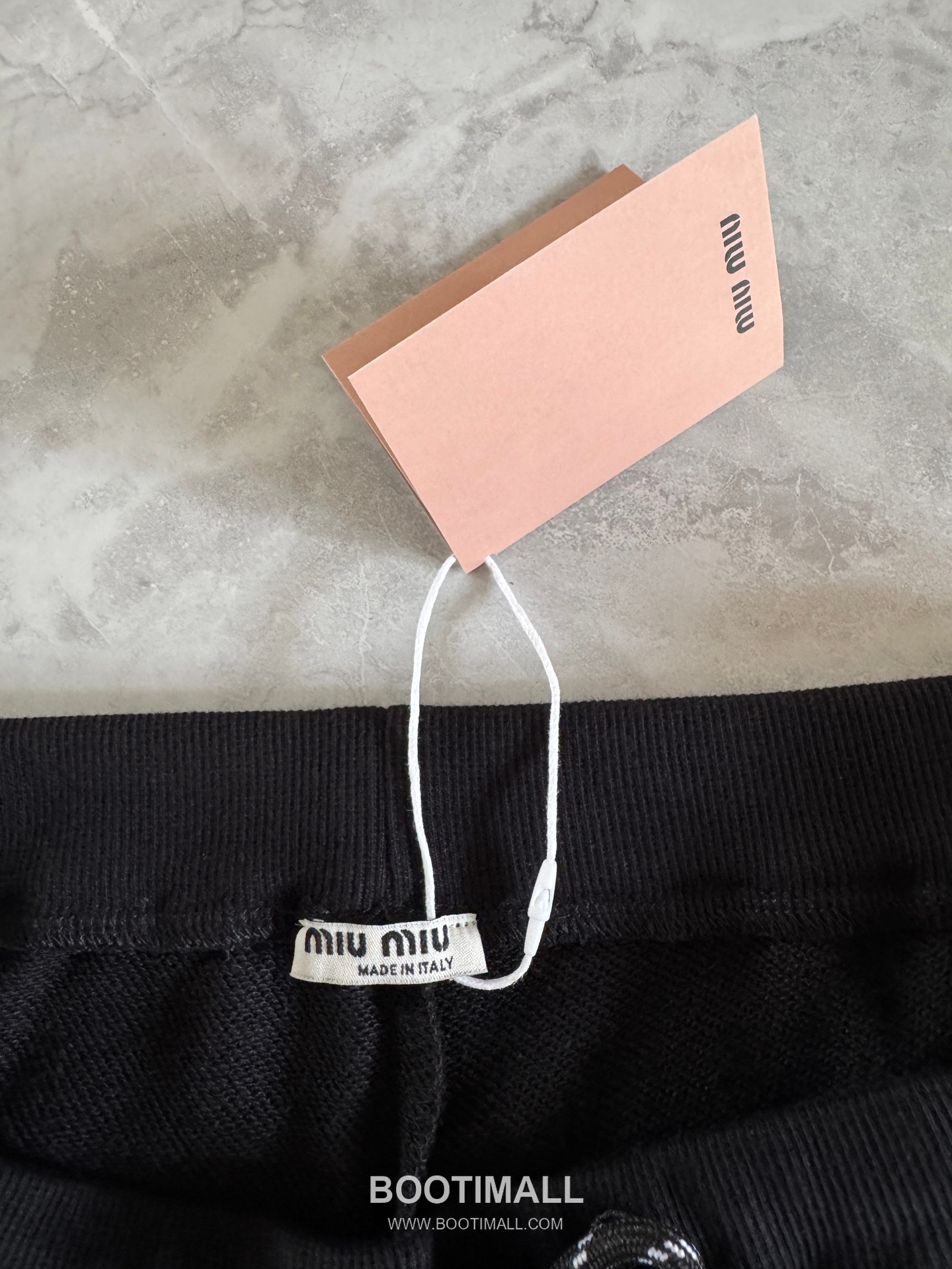 프라다 2026SS 코튼 드로스트링 로고자수 루즈핏 쇼츠 Prada 2026 SS Cotton Drawstring Logo Embroidered Loose Fit Shorts 6