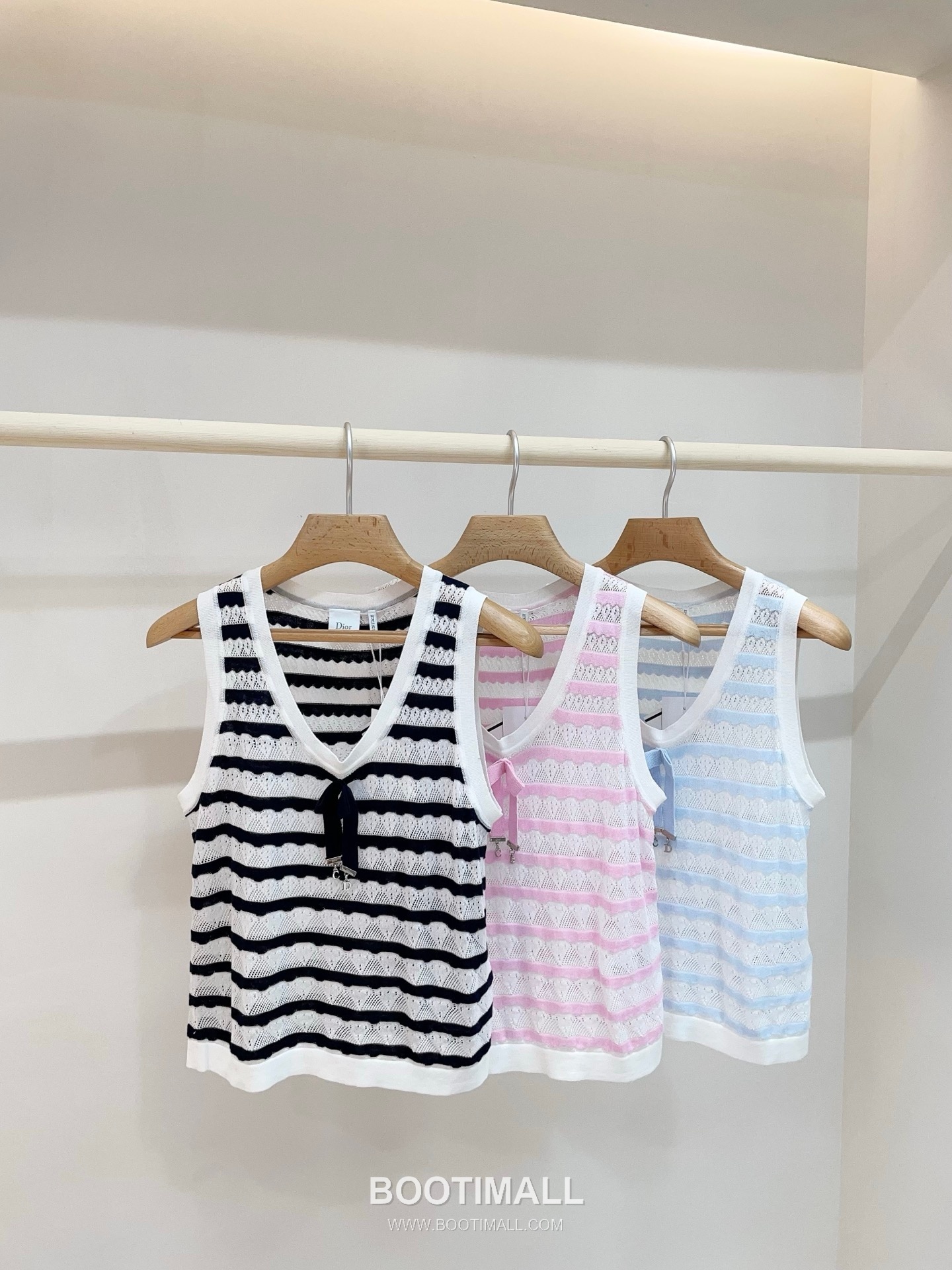 디올 2026SS 레이스니트 마리니에르 스트라이프 CD참 슬림핏 슬리브리스 니트 Dior 2026 SS Lace Knit Mariniere Stripe CD Charm Slim Fit Sleeveless Knit 2