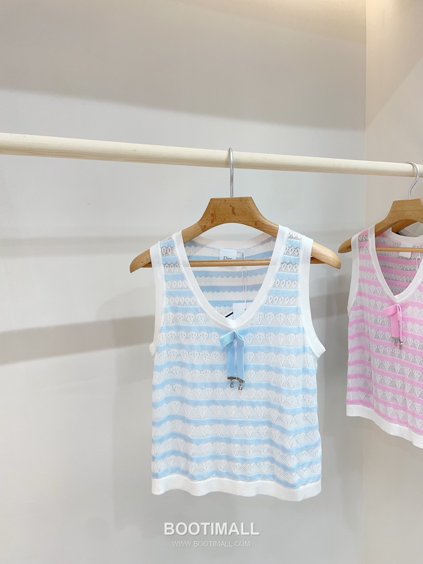 디올 2026SS 레이스니트 마리니에르 스트라이프 CD참 슬림핏 슬리브리스 니트 Dior 2026 SS Lace Knit Mariniere Stripe CD Charm Slim Fit Sleeveless Knit 2