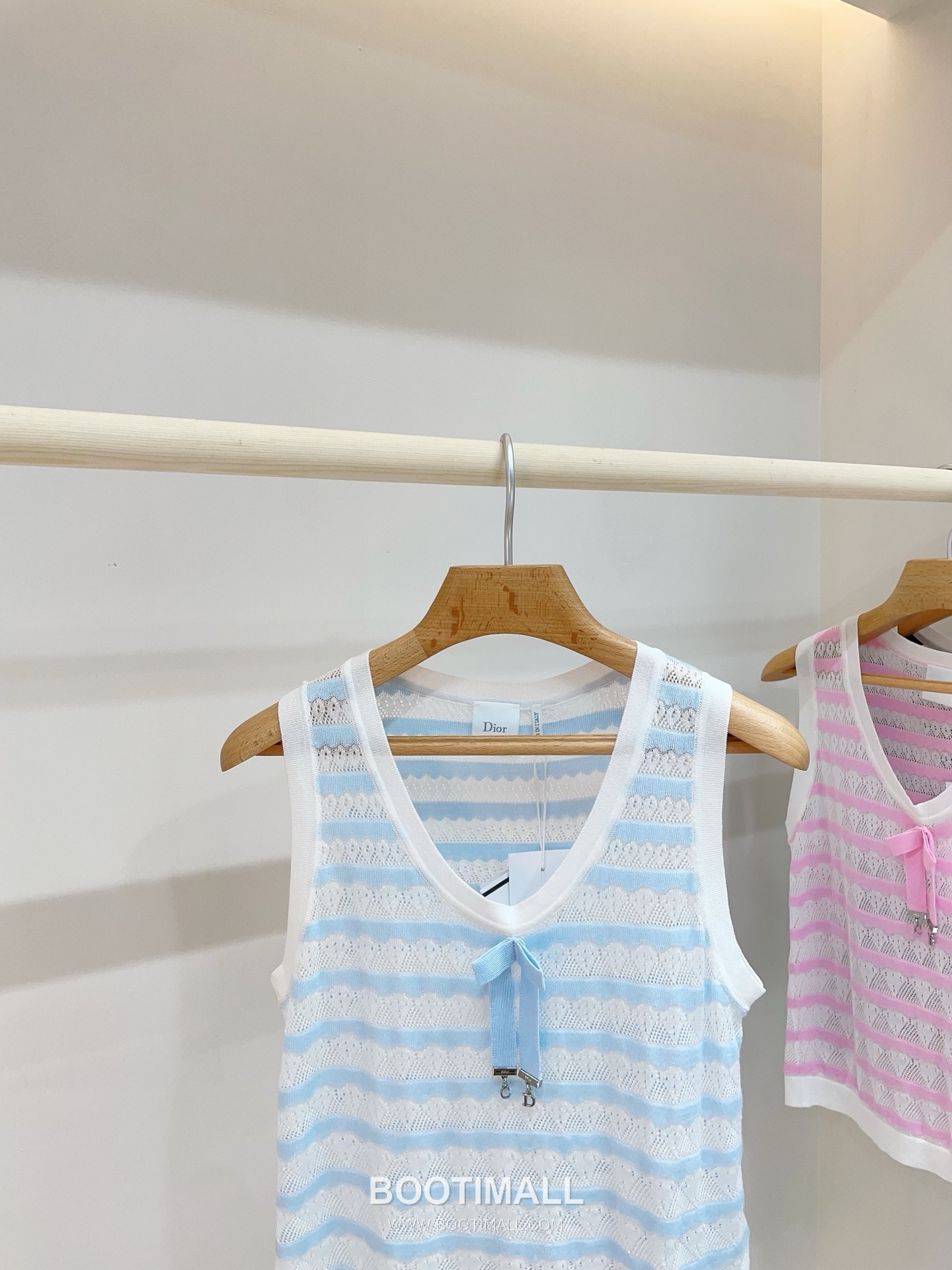 디올 2026SS 레이스니트 마리니에르 스트라이프 CD참 슬림핏 슬리브리스 니트 Dior 2026 SS Lace Knit Mariniere Stripe CD Charm Slim Fit Sleeveless Knit 3