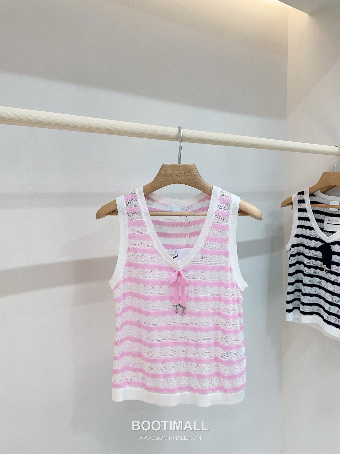 디올 2026SS 레이스니트 마리니에르 스트라이프 CD참 슬림핏 슬리브리스 니트 Dior 2026 SS Lace Knit Mariniere Stripe CD Charm Slim Fit Sleeveless Knit 2