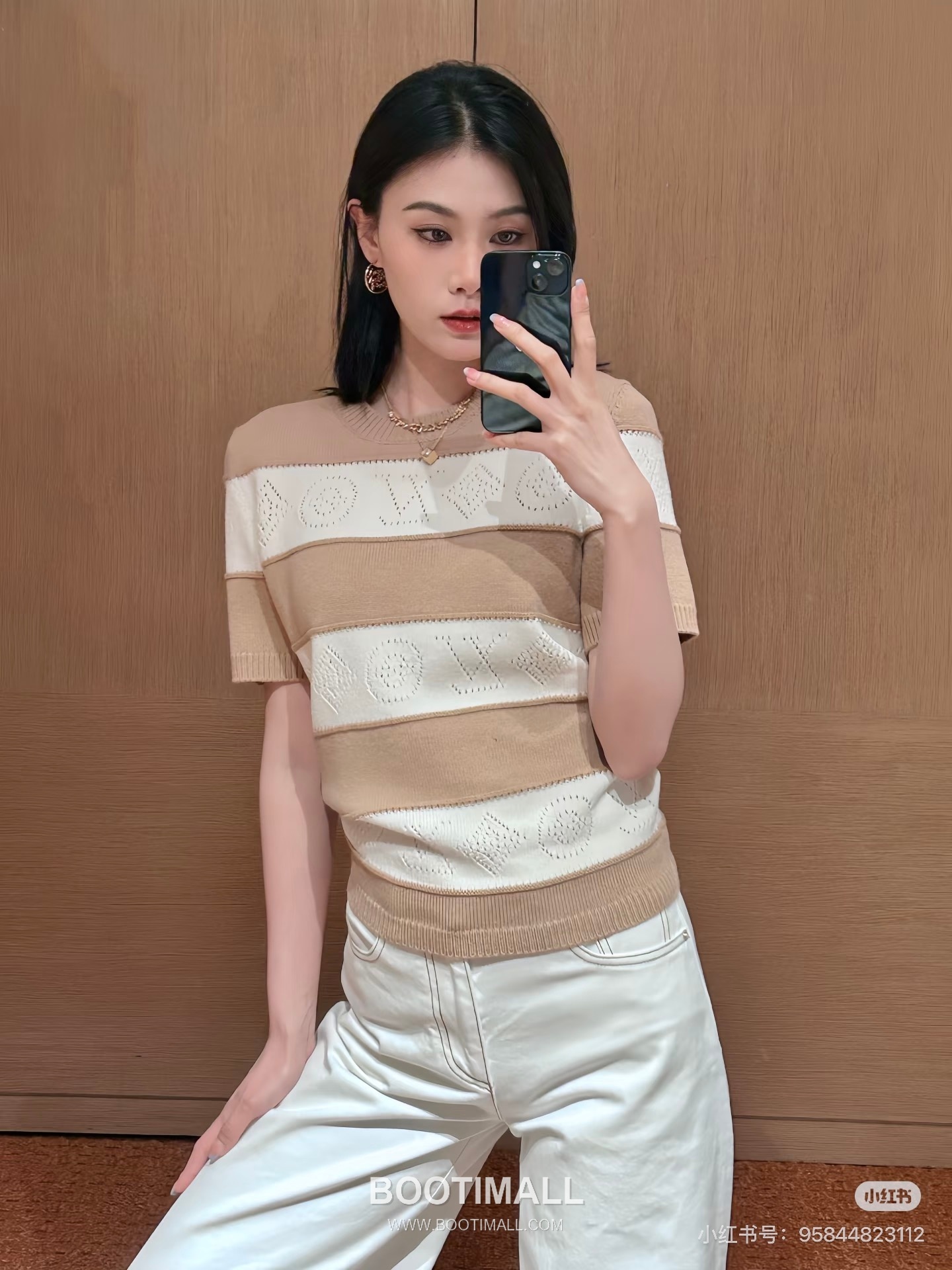 루이비통 2026SS 울캐시미어 모노그램 플로럴 슬림핏 반팔 니트 Louis Vuitton 2026 SS Wool Cashmere Monogram Floral Slim Fit Short Sleeve Knit 2